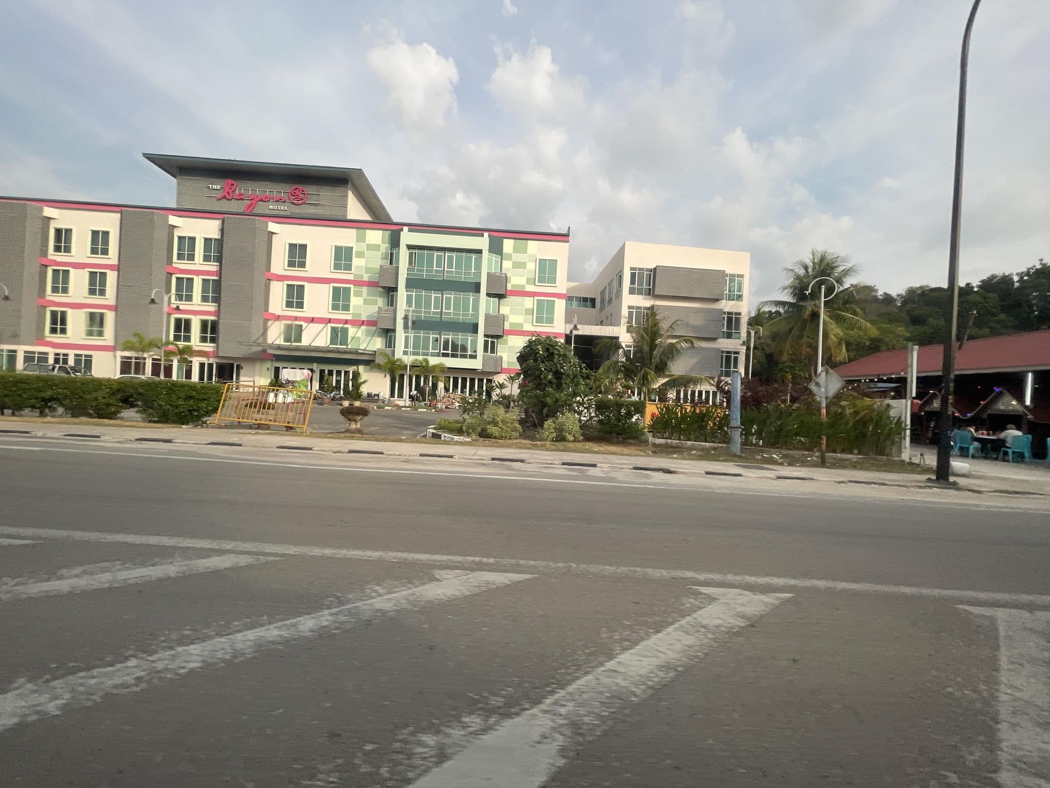 Street view near Fave Hotel Swimming Pool, Pantai Cenang — © filipb (CC BY-SA · Mapillary)
