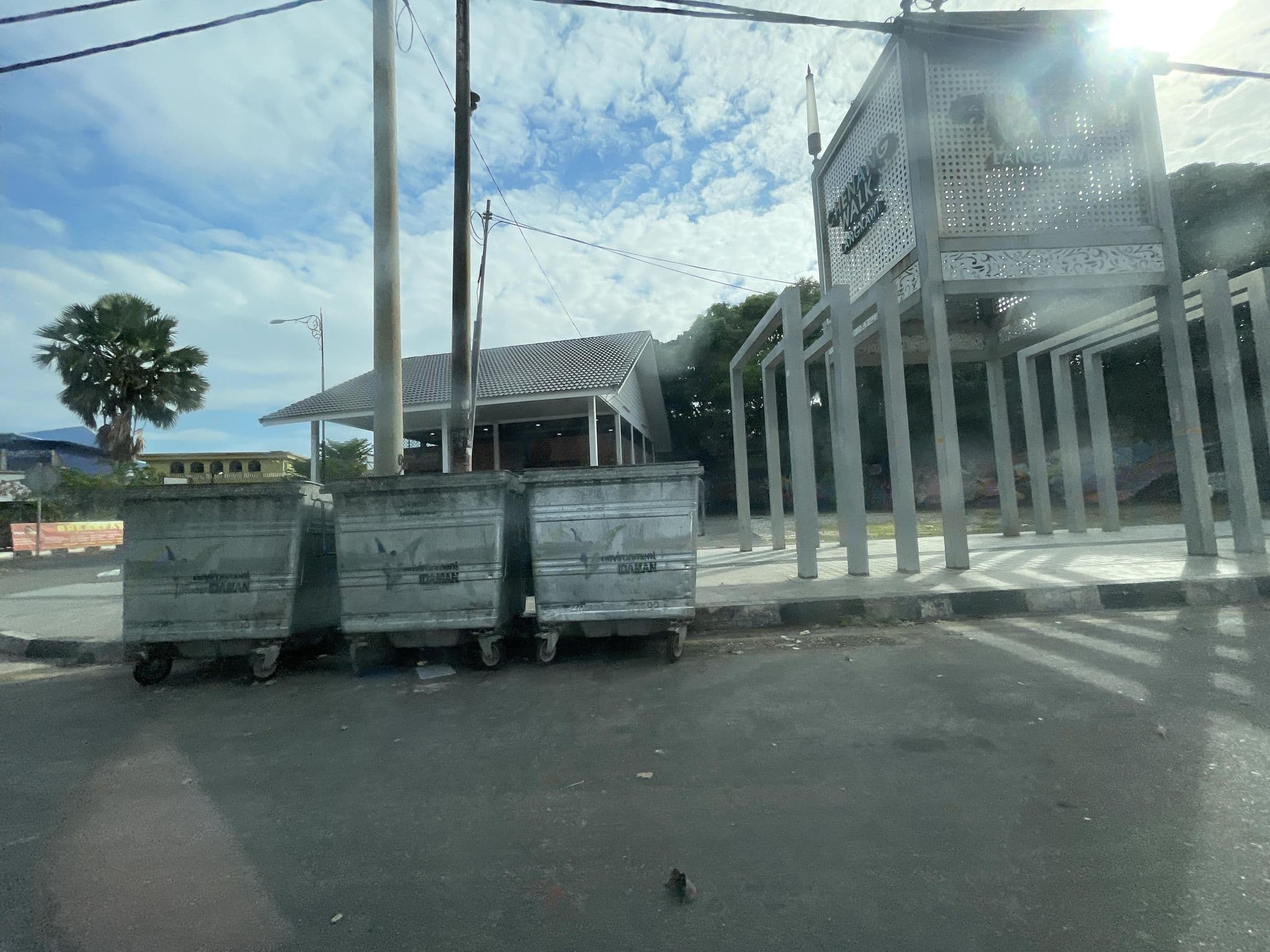 Street view near Melati Tanjung Motel, Pantai Chenang, Pantai Cenang — © filipb (CC BY-SA · Mapillary)