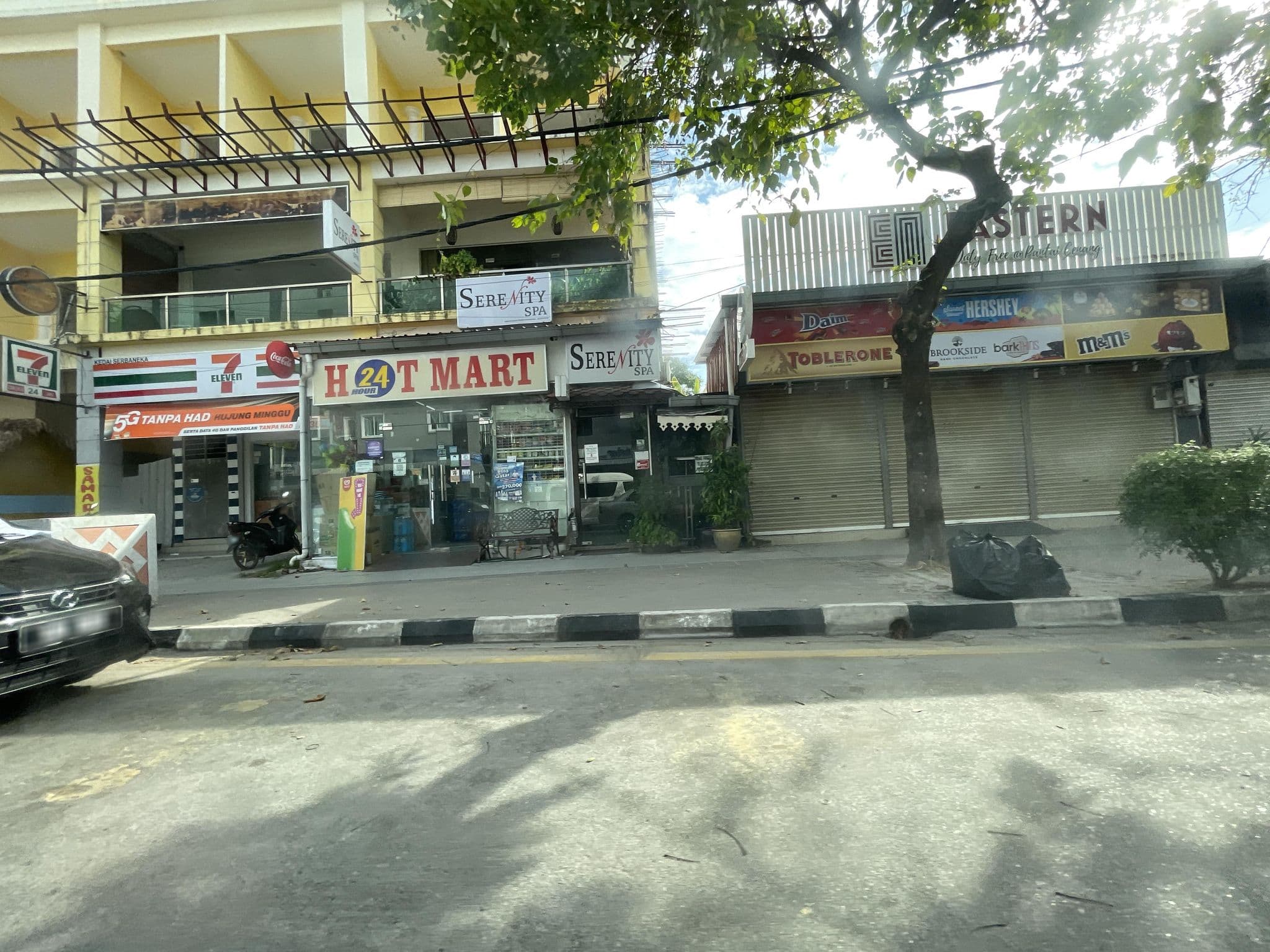 Street view near Malibest Resort, Pantai Cenang — © filipb (CC BY-SA · Mapillary)