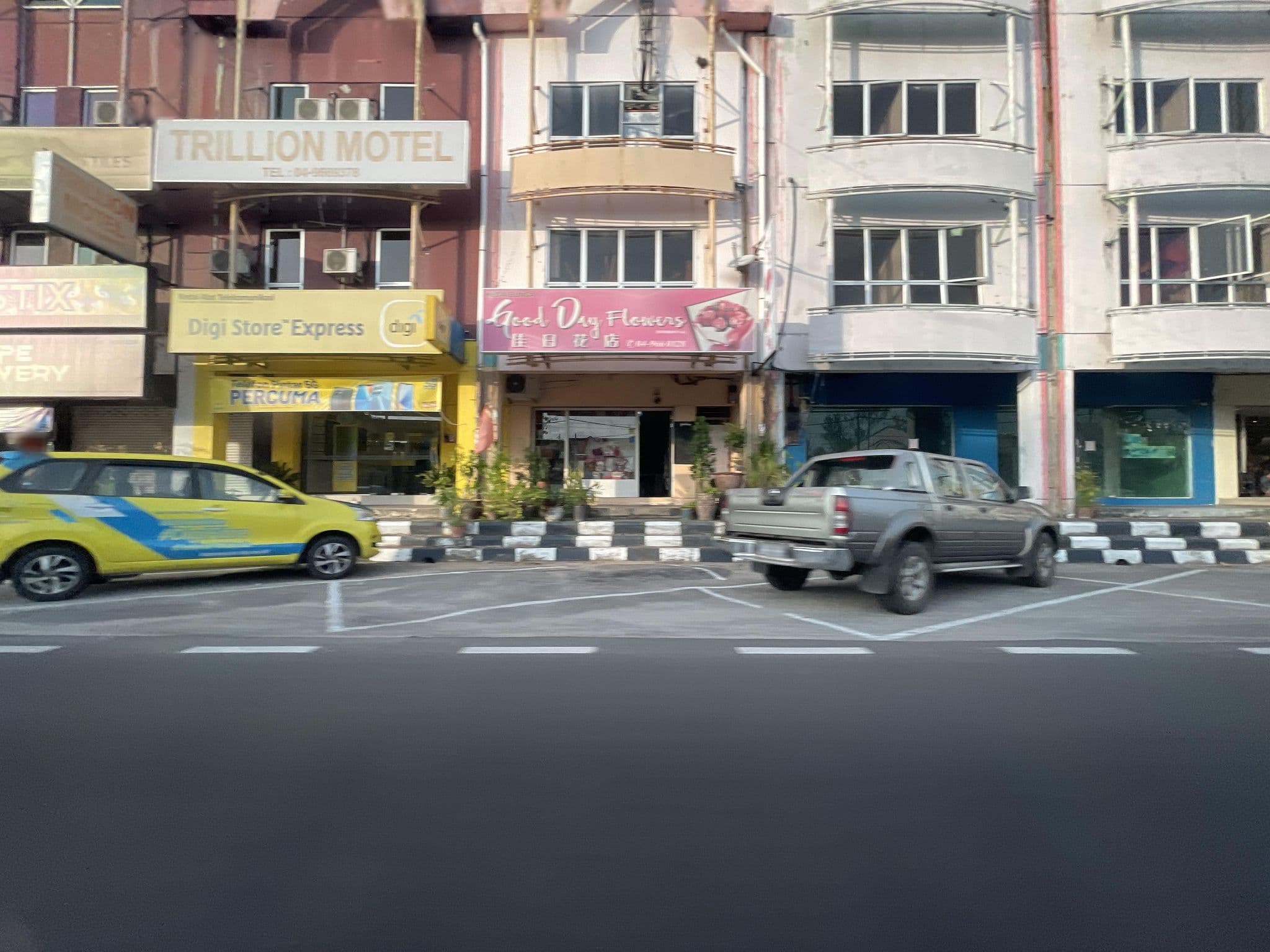 Street view near Century Rest Inn, Kuah — © filipb (CC BY-SA · Mapillary)