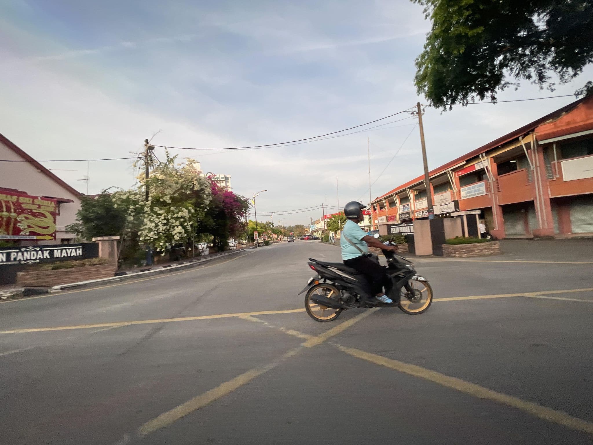 Street view near alun-alun spa , Bayview Hotel Langkawi, Kuah — © filipb (CC BY-SA · Mapillary)