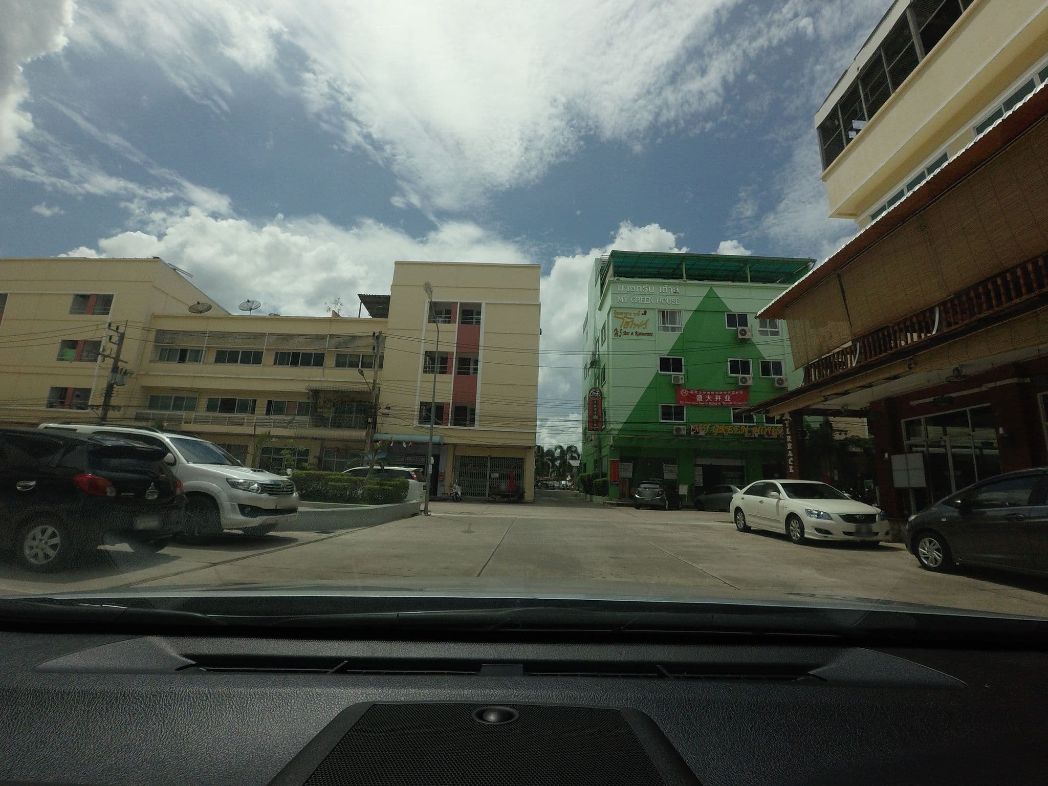Street view near Olive Restaurant, Bukit Kayu Hitam — © mishari (CC BY-SA · Mapillary)