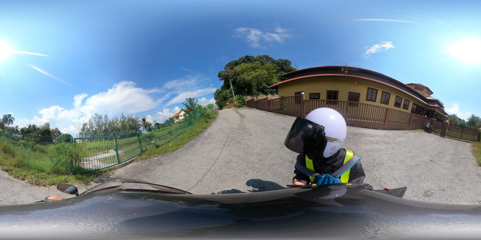 Street view near Ammaji Villa, Kampung Teluk Kemang — © ahlang2 (CC BY-SA · Mapillary)