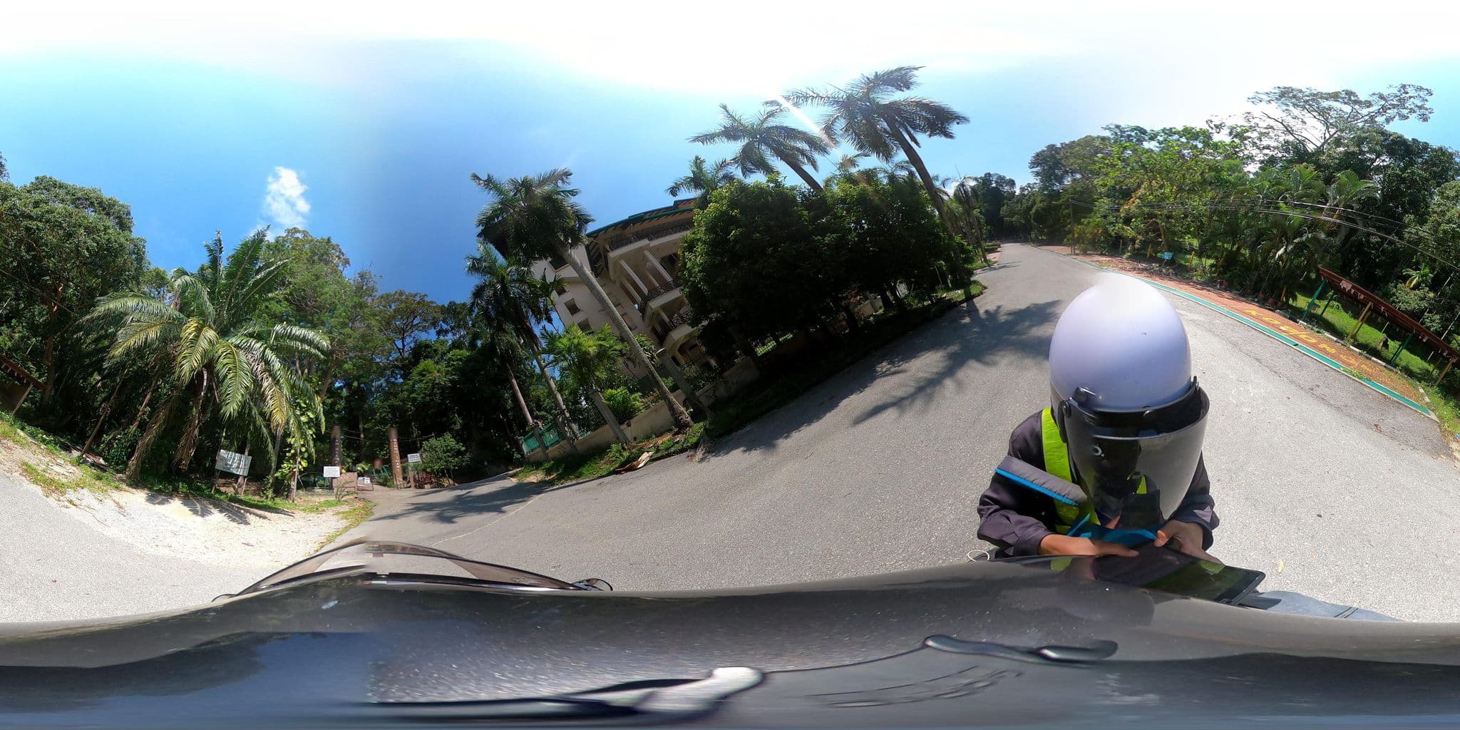Street view near PNB Ilham Resort, Kampung Teluk Kemang — © ahlang2 (CC BY-SA · Mapillary)
