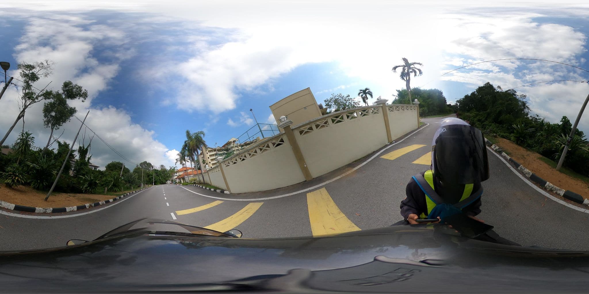 Street view near Thistle Hotel, Kampung Teluk Kemang — © ahlang2 (CC BY-SA · Mapillary)