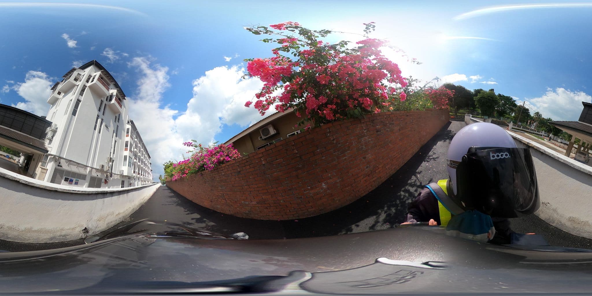 Street view near Akar Cafe, Kampung Teluk Kemang — © ahlang2 (CC BY-SA · Mapillary)