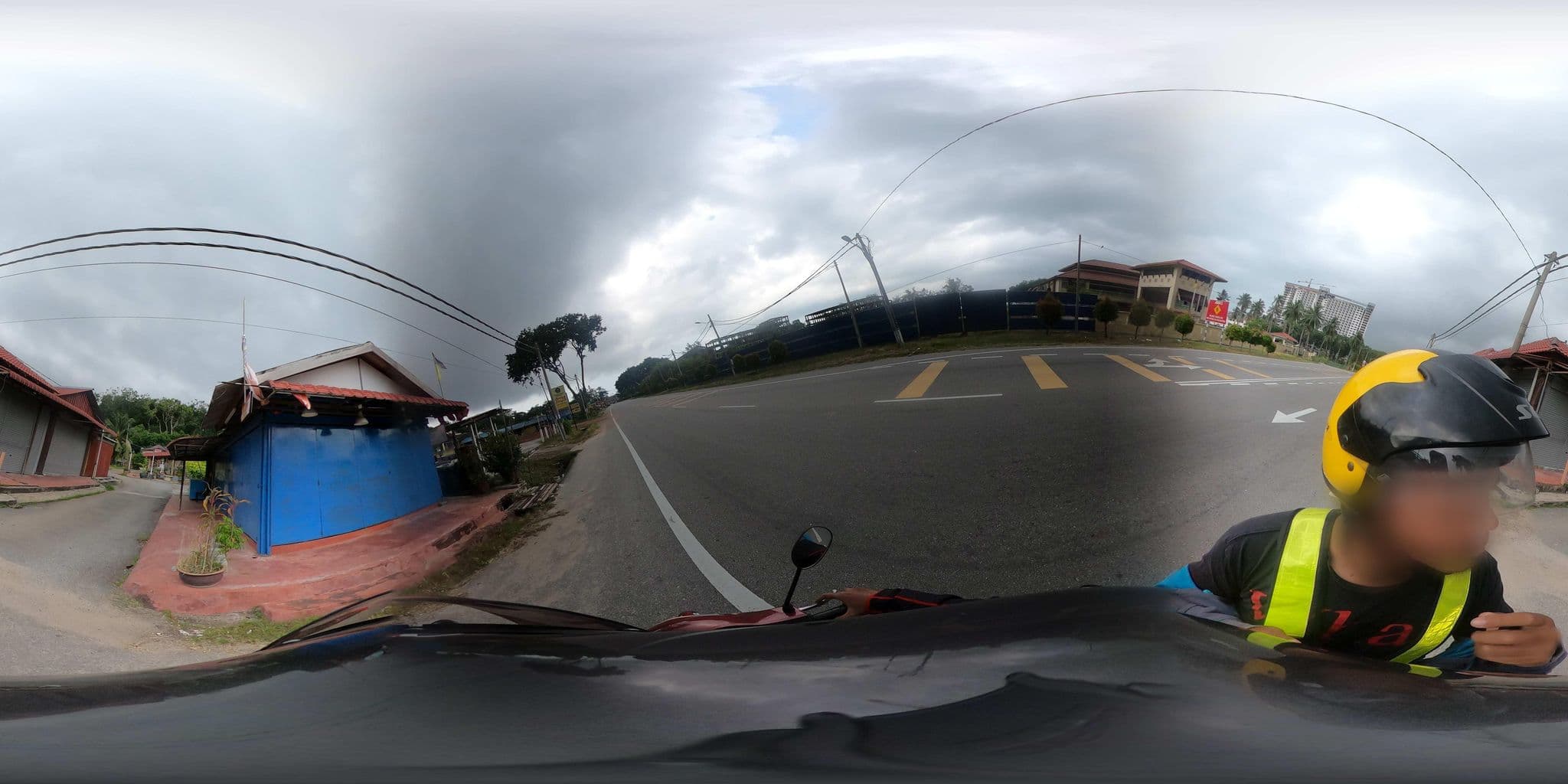Street view near Felda Residence,Port Dickson., Kampung Teluk Kemang — © ahlang2 (CC BY-SA · Mapillary)