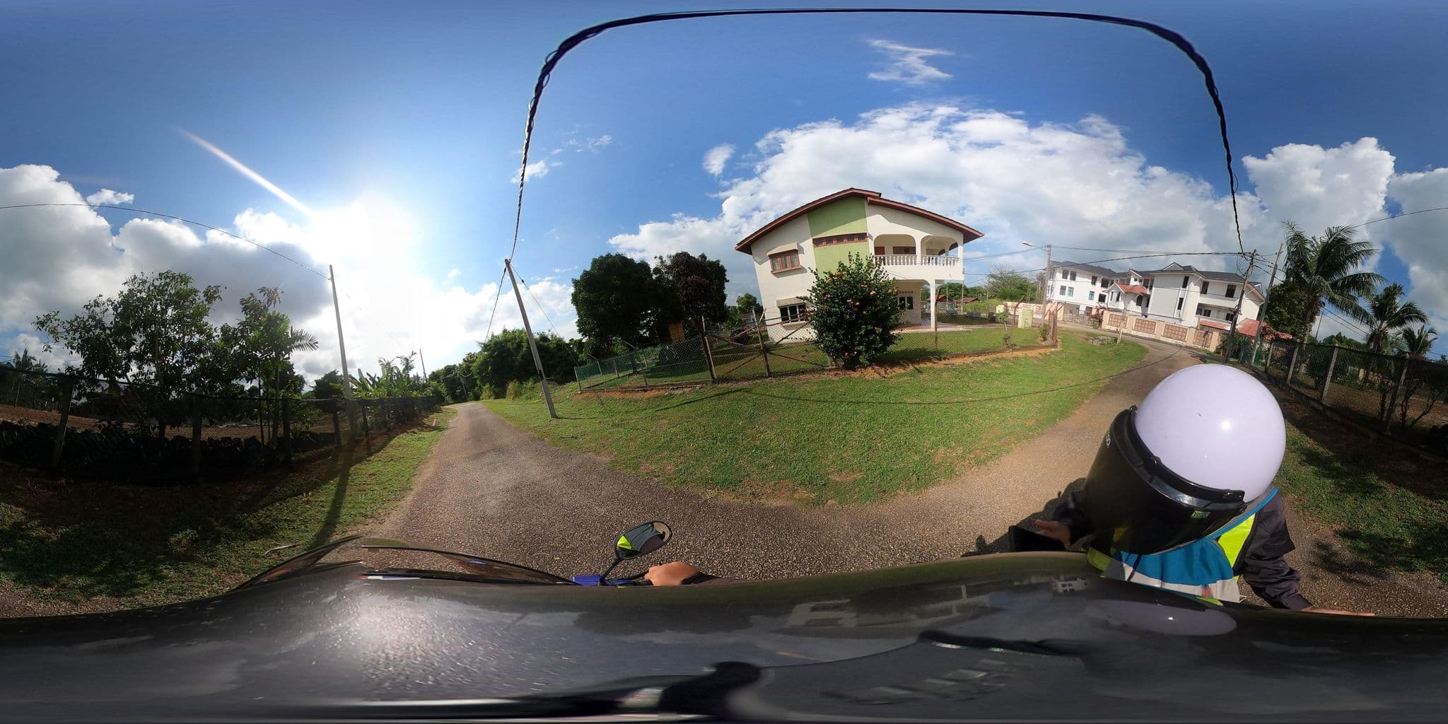 Street view near Moonlight Bungalow, Kampung Teluk Kemang — © ahlang2 (CC BY-SA · Mapillary)