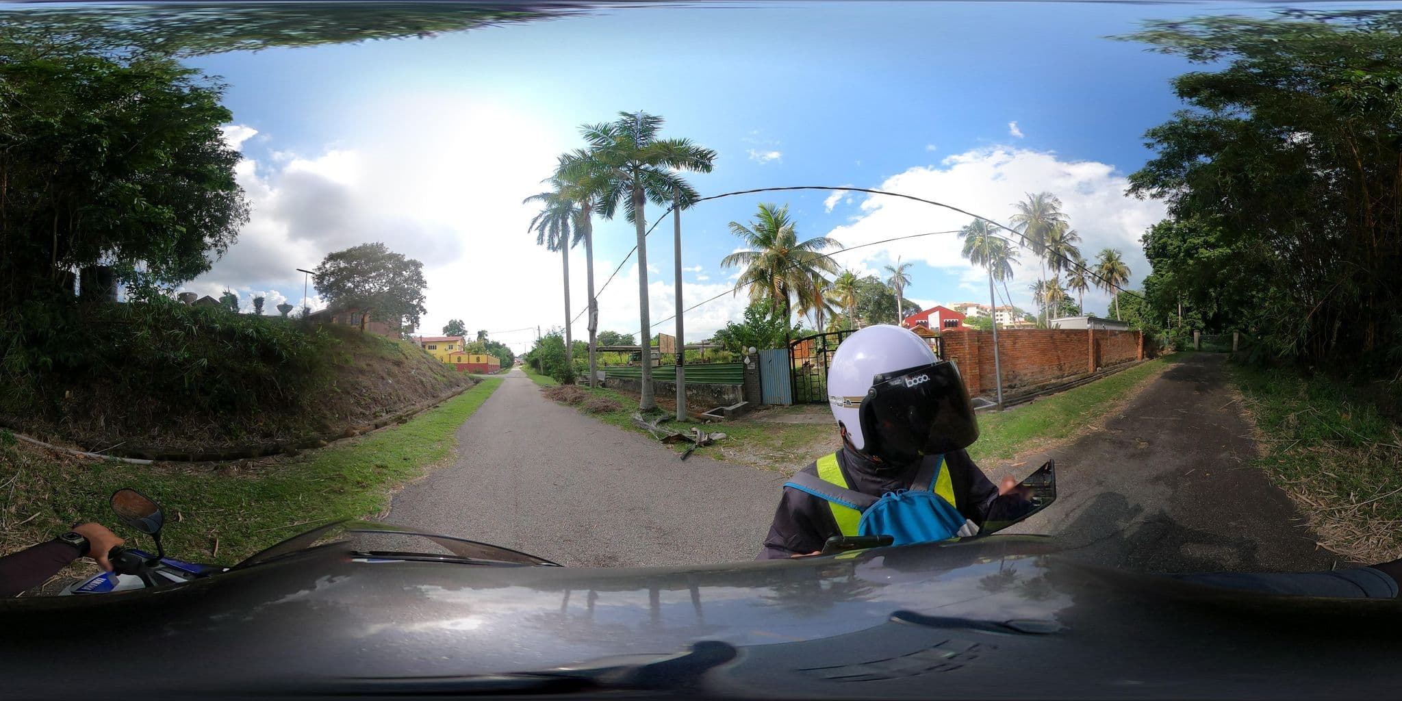 Street view near Halcyon Guest House, Kampung Teluk Kemang — © ahlang2 (CC BY-SA · Mapillary)