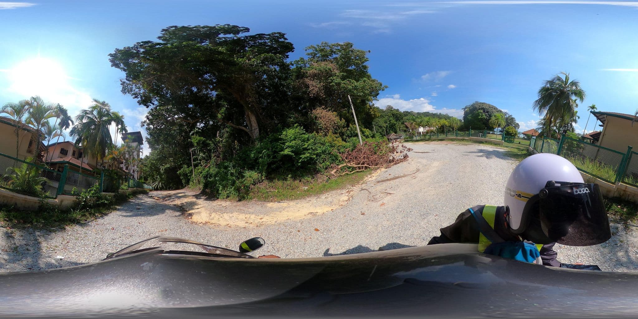 Street view near Swimming Pool, Kampung Teluk Kemang — © ahlang2 (CC BY-SA · Mapillary)