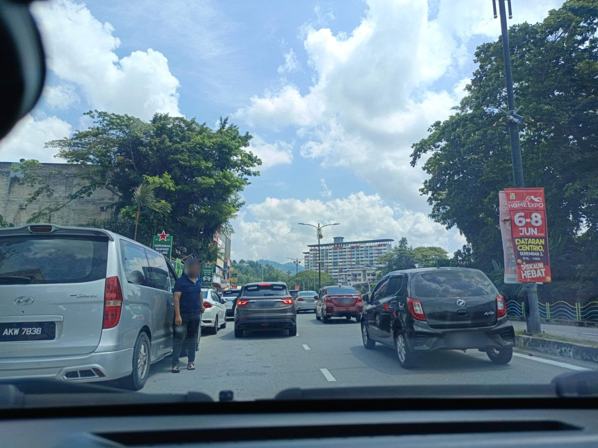 Street view near Rafayeh Hotel, Seremban — © YikQin (CC BY-SA · Mapillary)