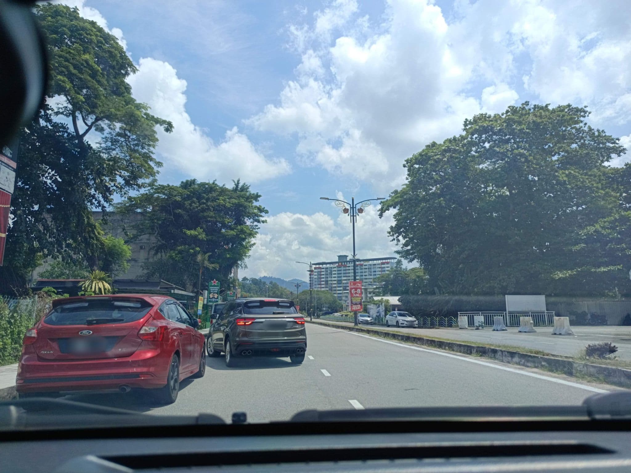 Street view near Rafayeh Hotel Sdn. Bhd., Seremban — © YikQin (CC BY-SA · Mapillary)