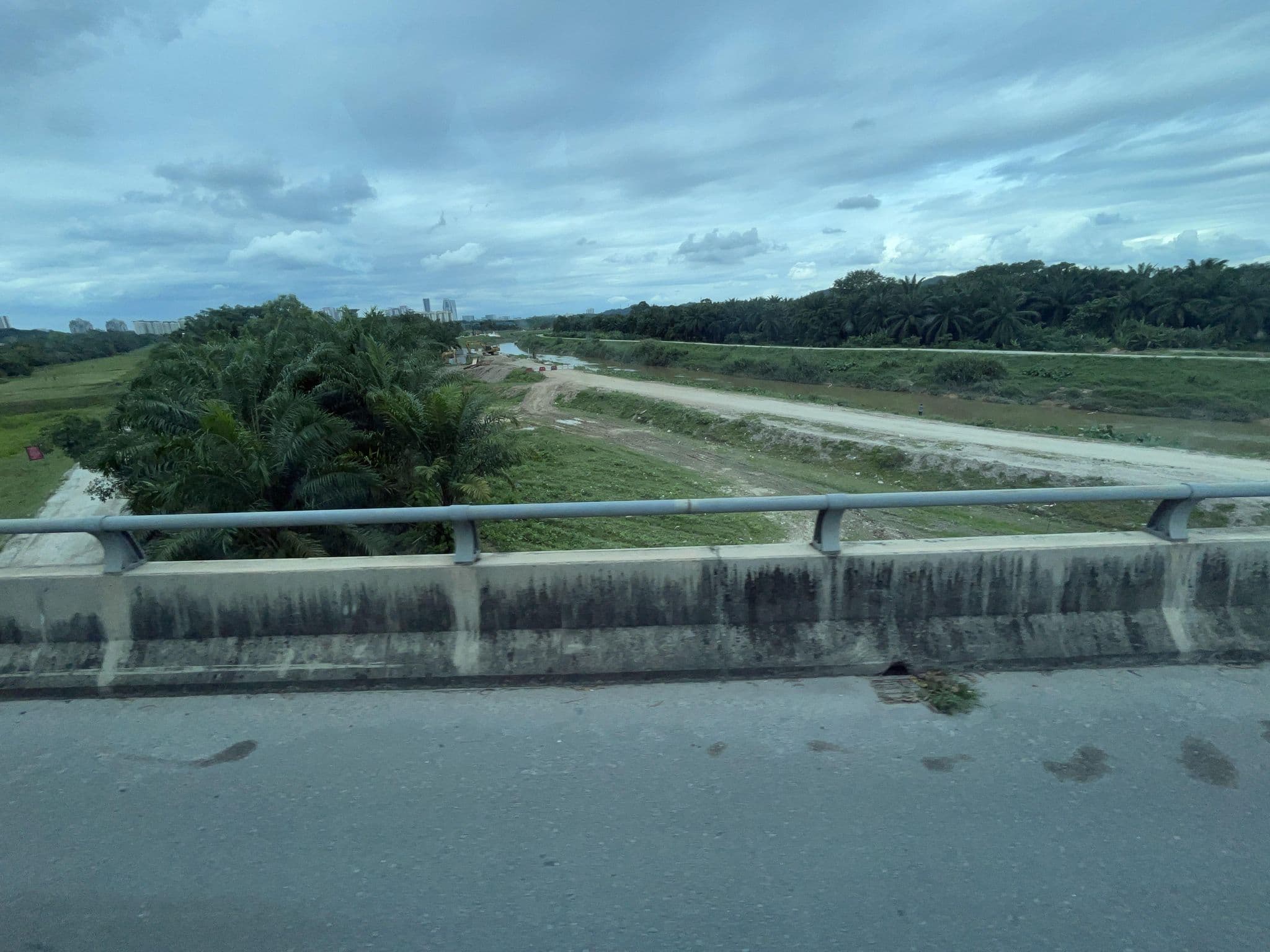 Street view near Royale Bintang 16 Floor, Dengkil — © DriveWithHoang (CC BY-SA · Mapillary)