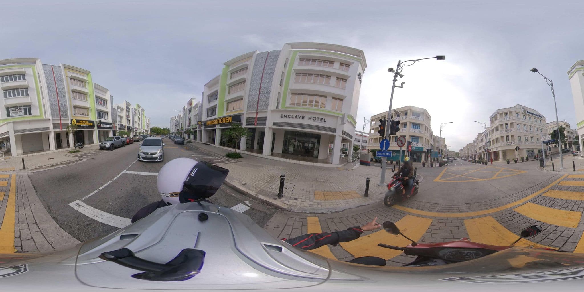 Street view near hotel zamburger putrajaya, Putrajaya — © ahlang2 (CC BY-SA · Mapillary)