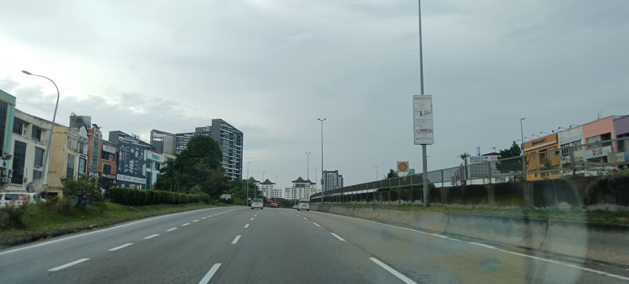 Street view near Crystal Garden Hotel, Seri Kembangan — © zh9567 (CC BY-SA · Mapillary)