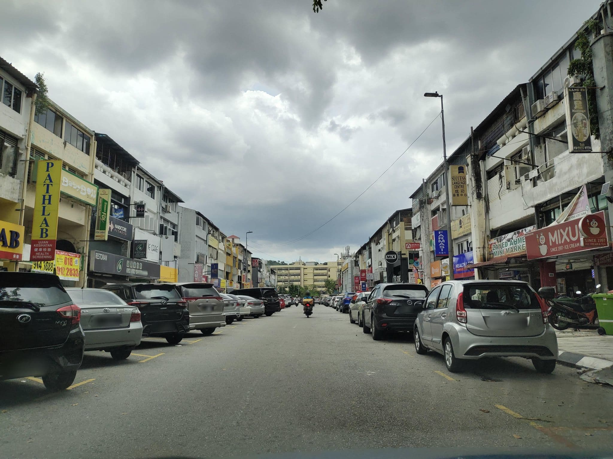 Street view near 9th Floor, Pearl International Hotel, Taman OUG — © zh9567 (CC BY-SA · Mapillary)