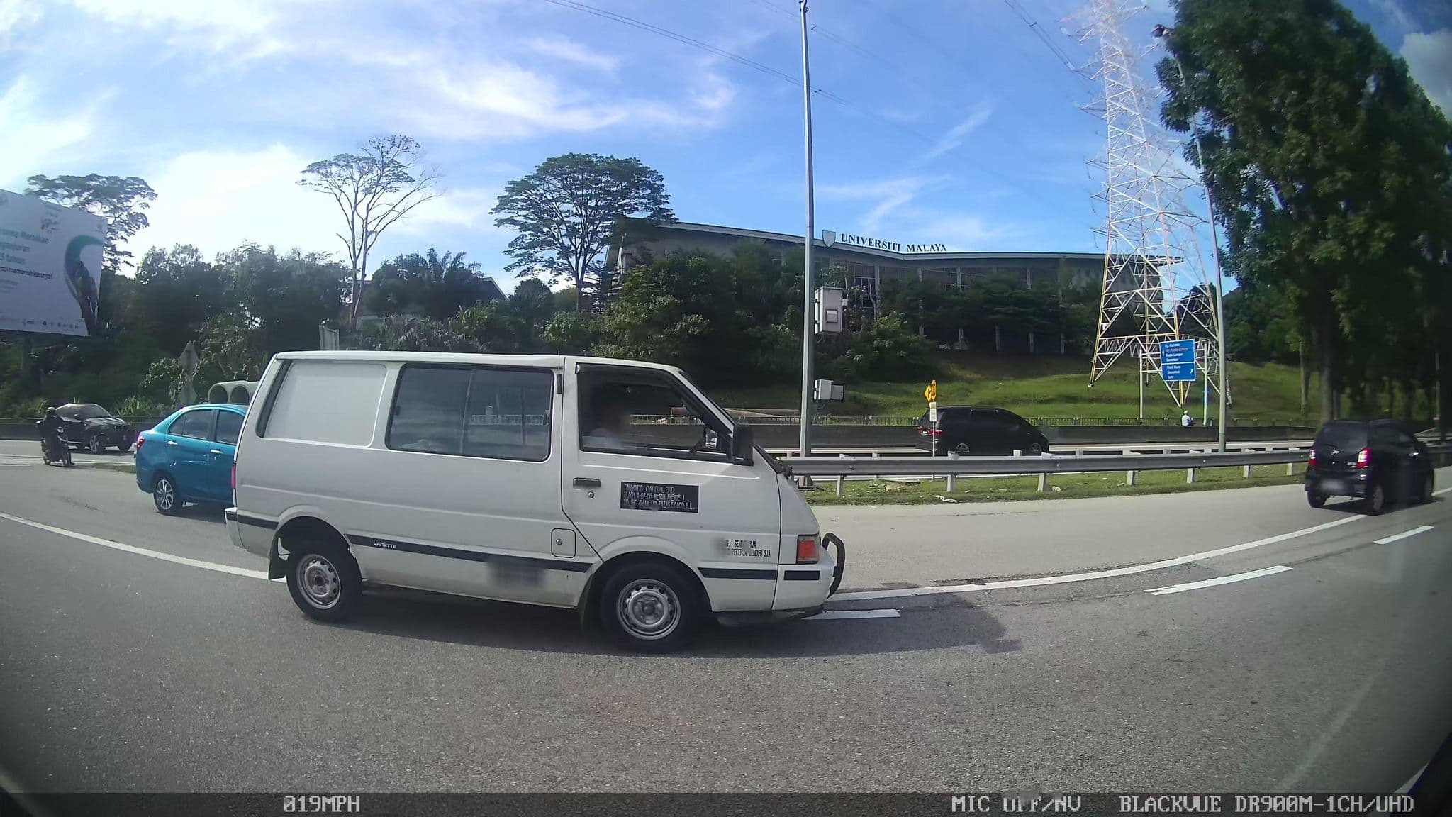 Street view near Jambatan Berteduh, Bukit Kerinchi — © kaart5 (CC BY-SA · Mapillary)