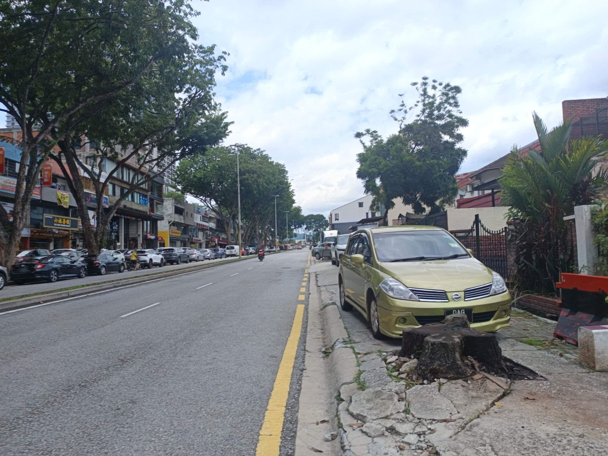 Street view near Hotel Cottage, Sri Petaling — © YikQin (CC BY-SA · Mapillary)