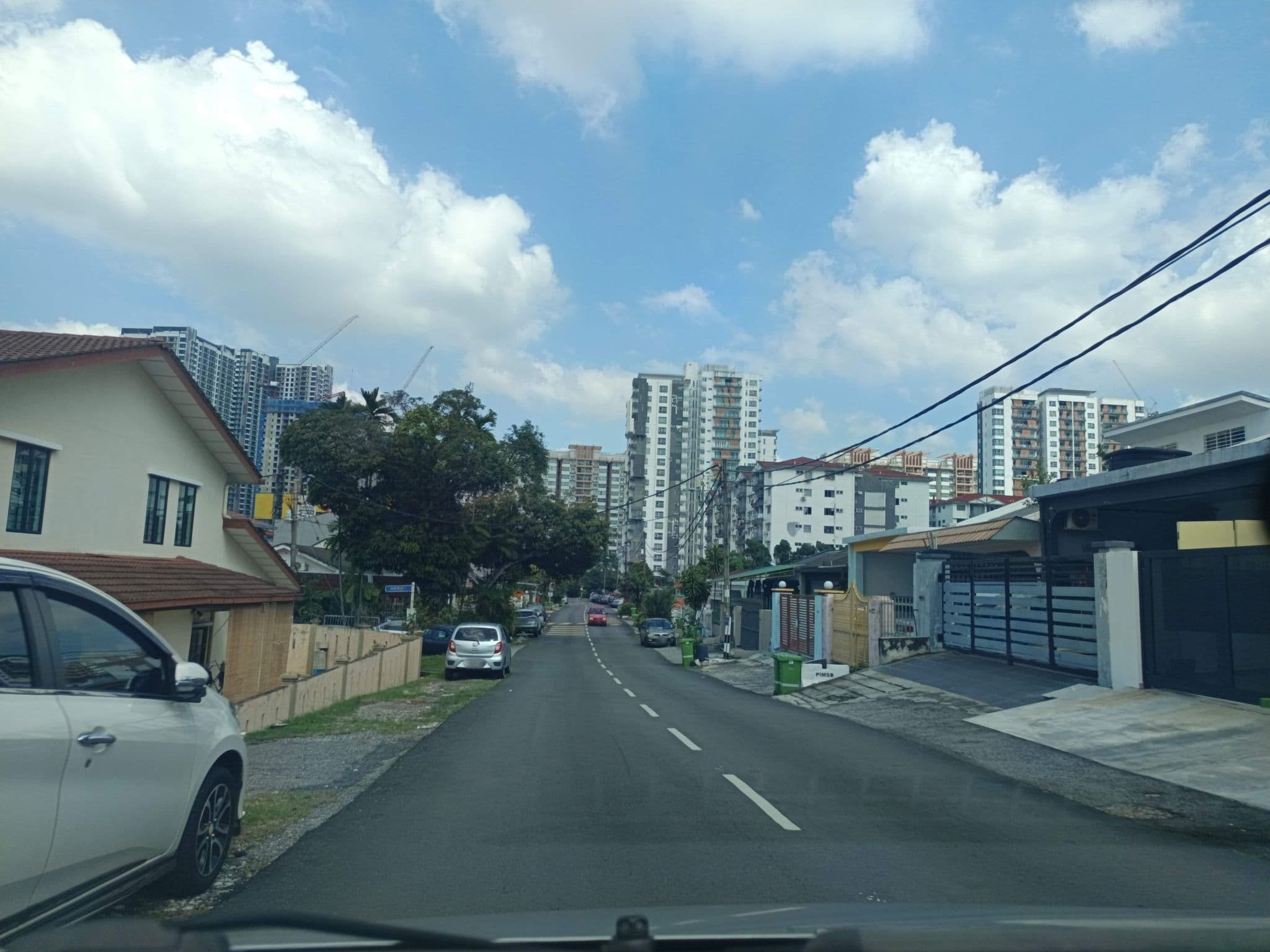 Street view near TOMORROW, Kuchai Lama — © YikQin (CC BY-SA · Mapillary)