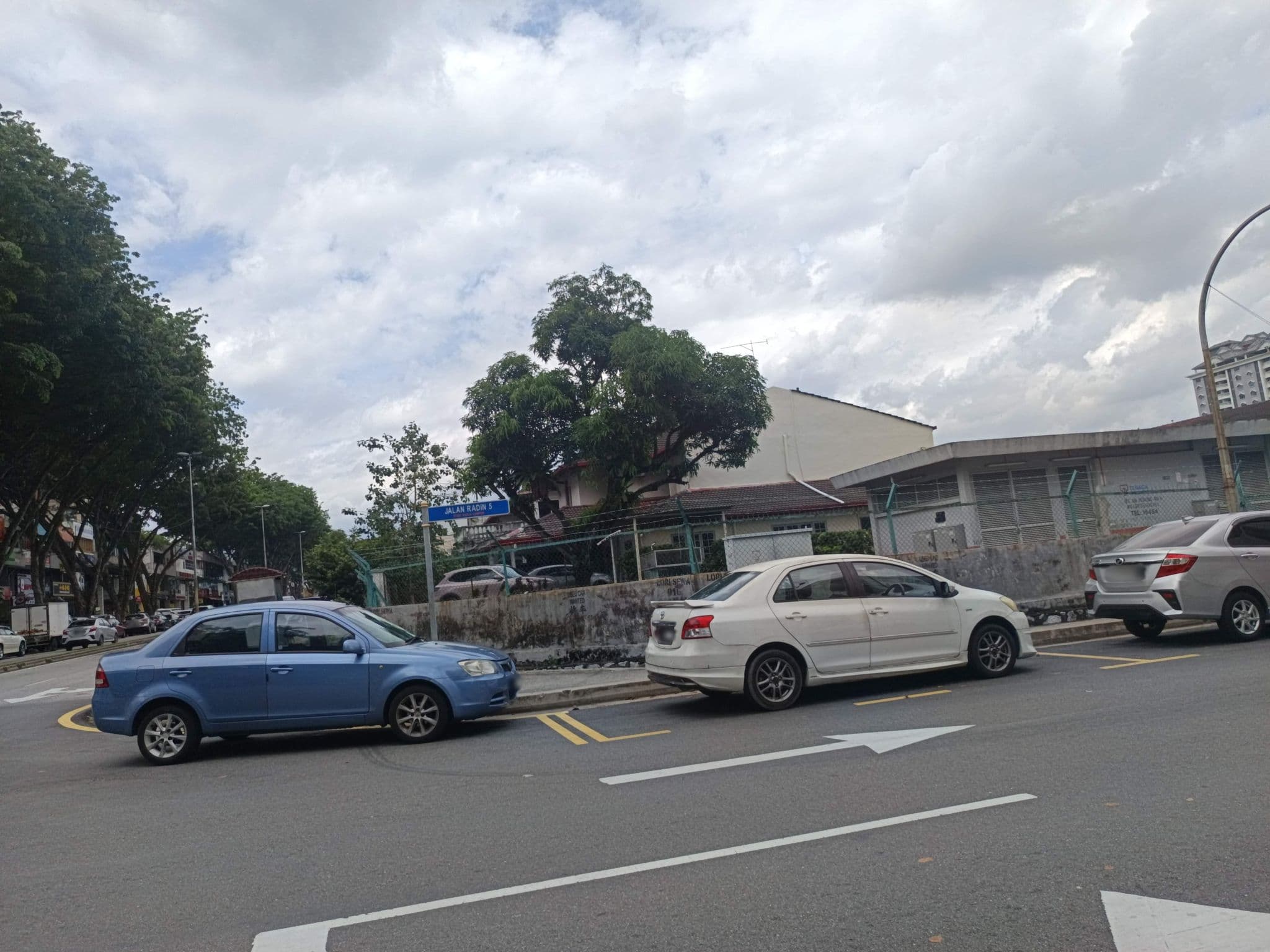 Street view near De Luna Hotel Sri Petaling, Sri Petaling — © YikQin (CC BY-SA · Mapillary)