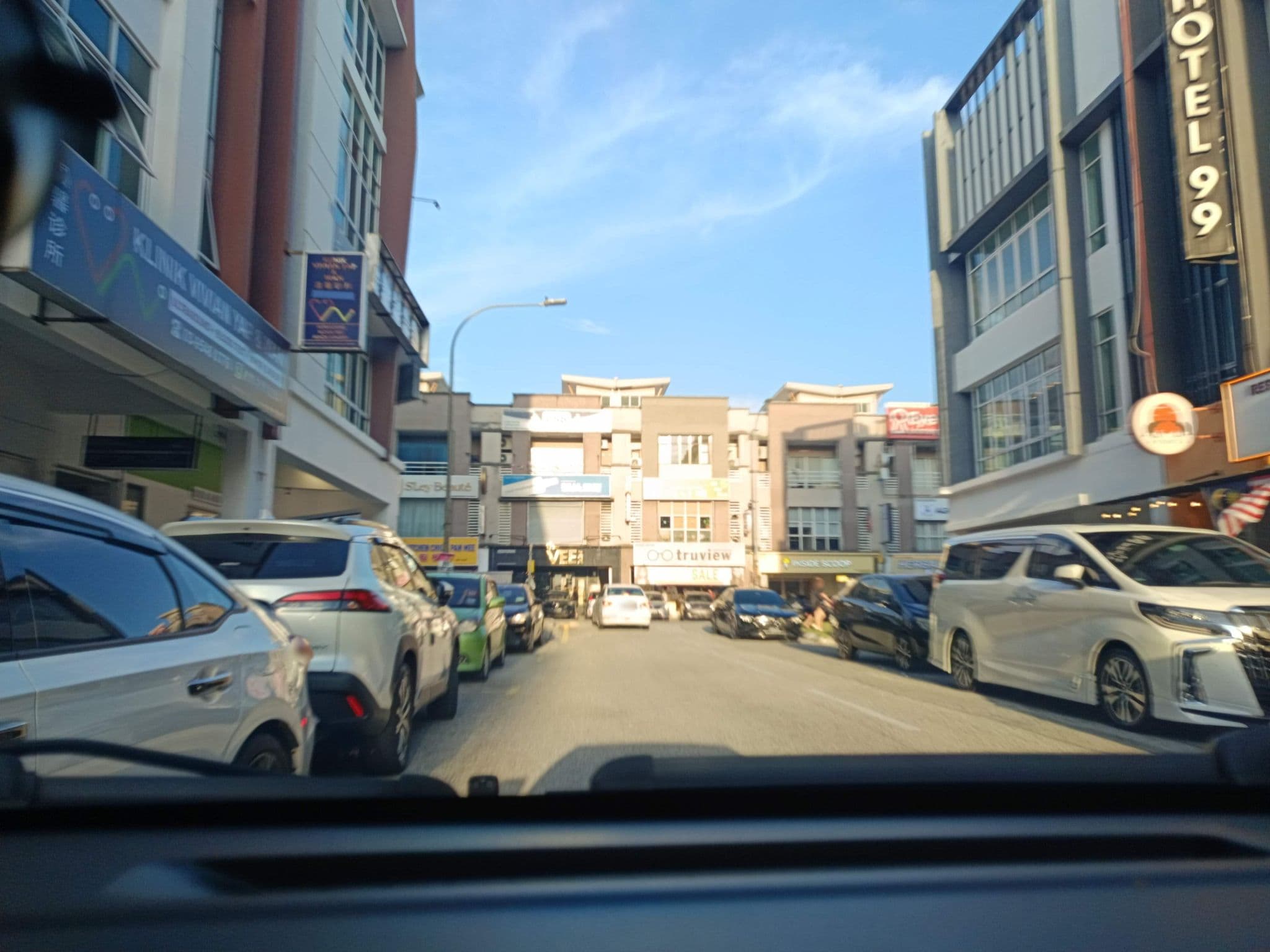 Street view near Hotel 99 Sri Petaling, Sri Petaling — © YikQin (CC BY-SA · Mapillary)