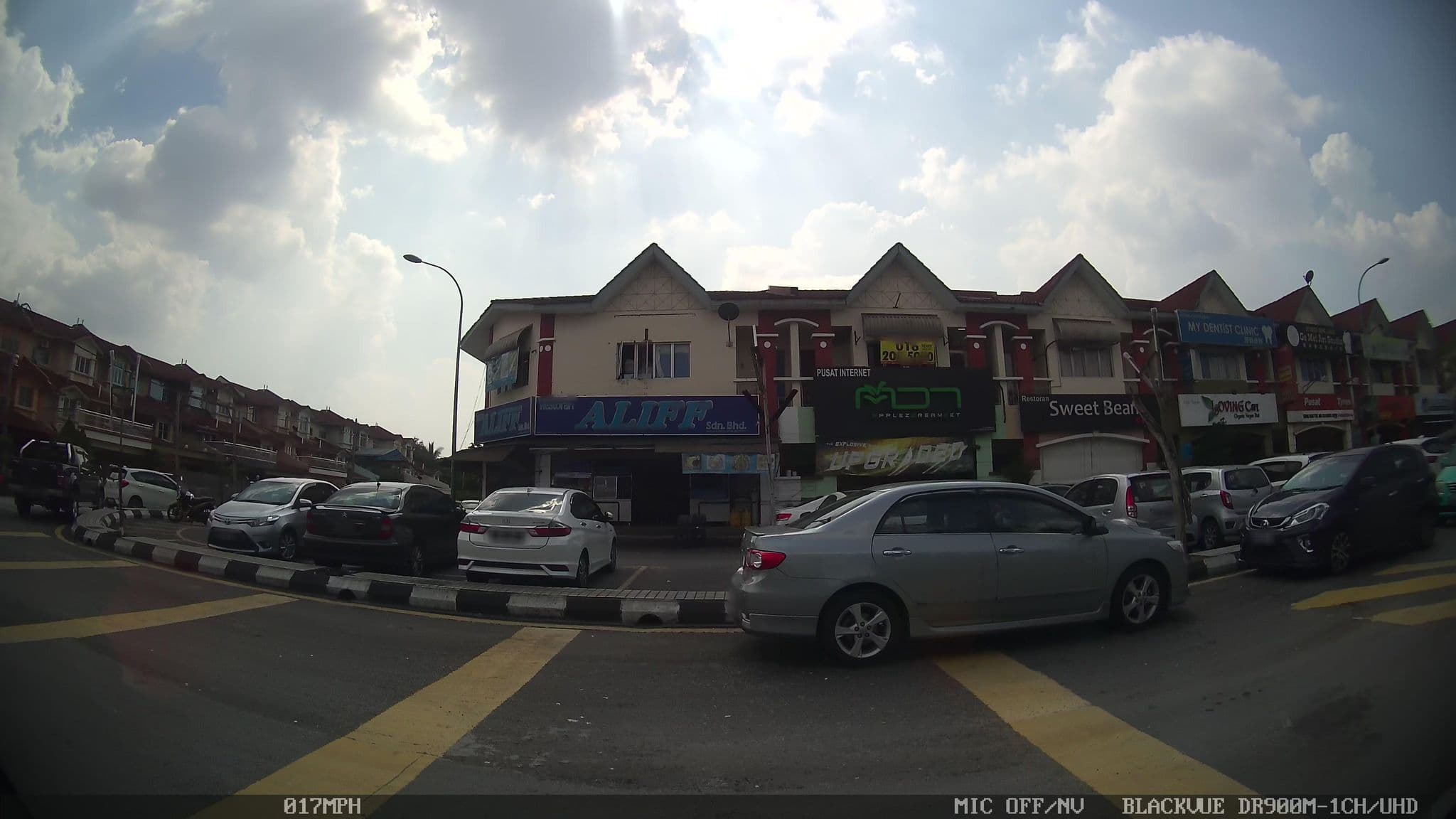 Street view near Applez Dream Net 👾, Taman OUG — © kaart5 (CC BY-SA · Mapillary)