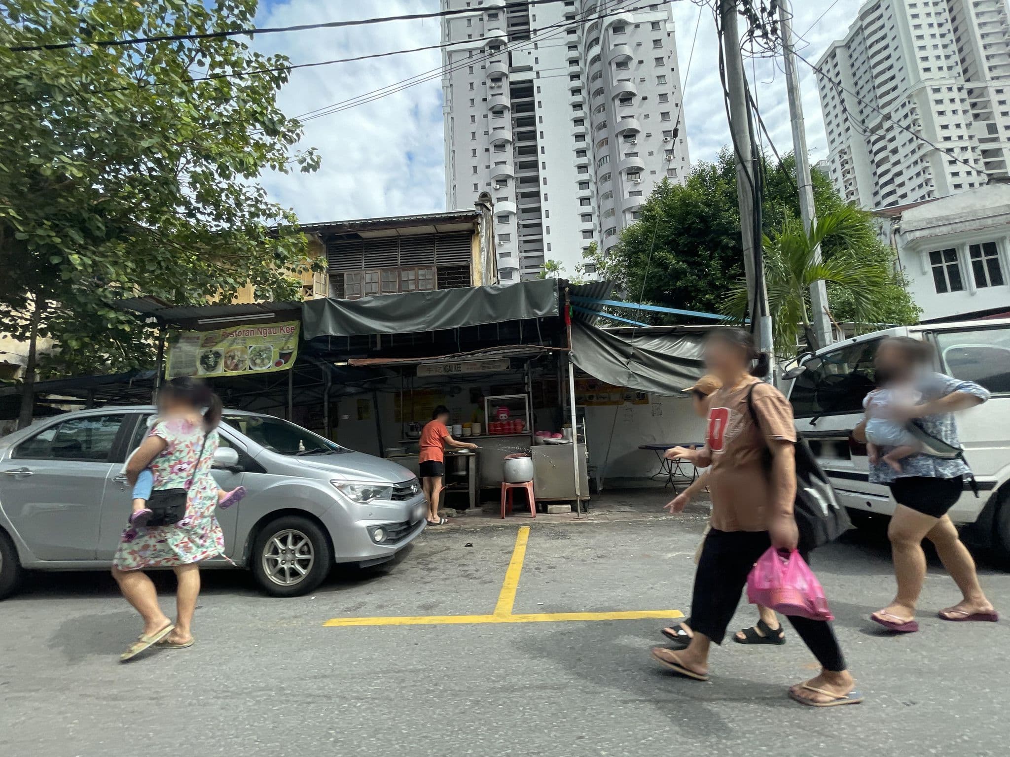 Street view near Bintang Guest House, Bukit Bintang — © filipb (CC BY-SA · Mapillary)