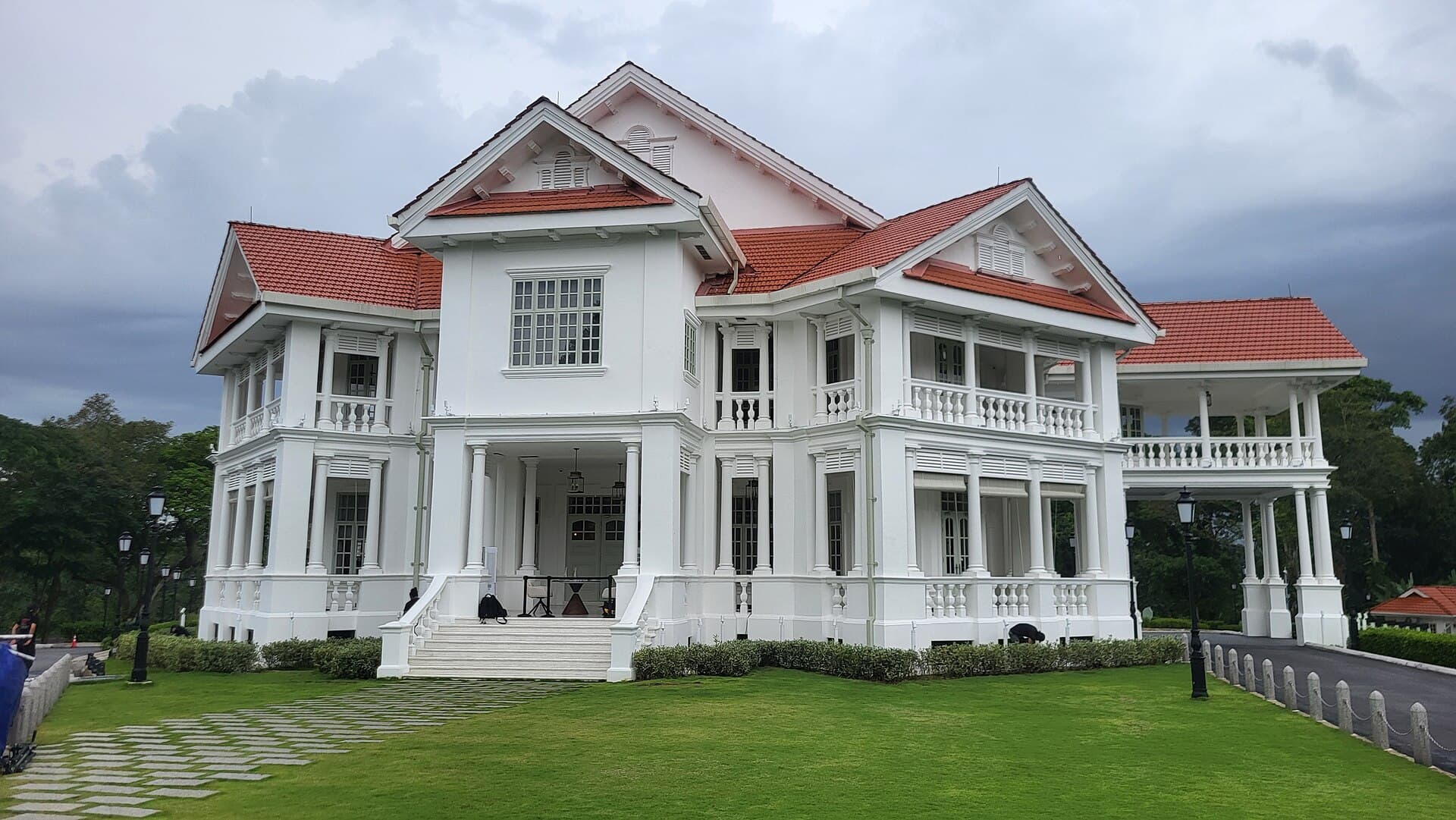Carcosa Seri Negara (via Wikimedia Commons, CC0)