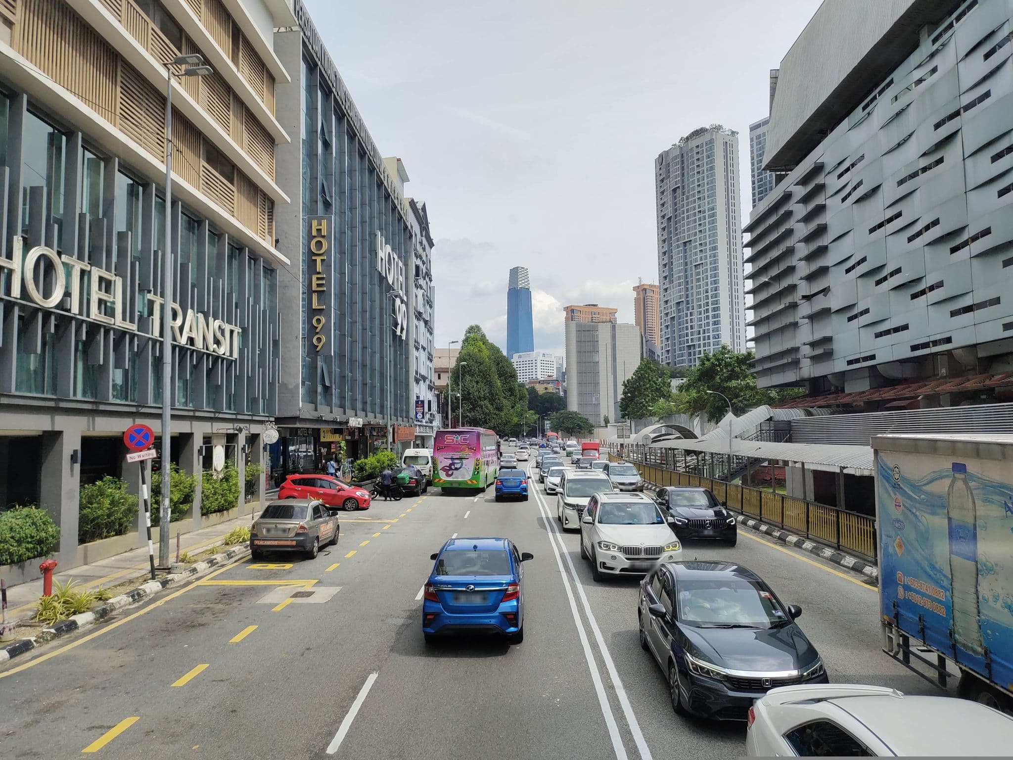 Street view near Katari Hotel, Bukit Bintang — © zh9567 (CC BY-SA · Mapillary)