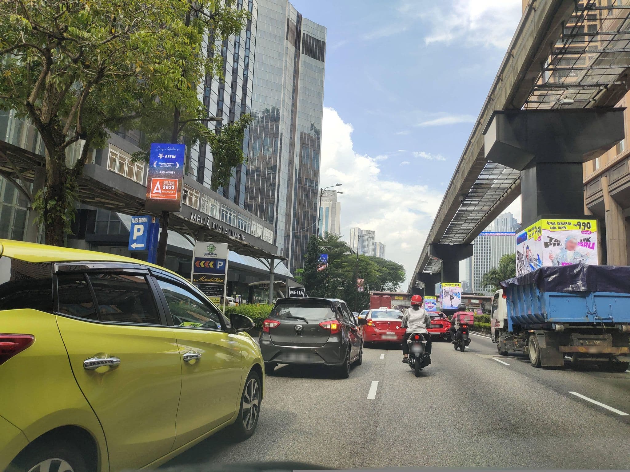 Street view near Melia Hotel 18th Floor,The Level(VIP Lounge), Bukit Bintang — © zh9567 (CC BY-SA · Mapillary)