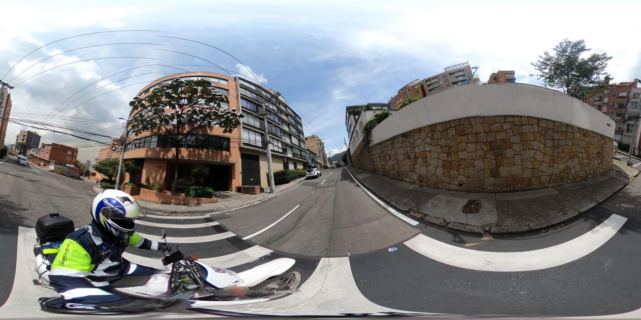 Street view near Altos De La Salle, Bogotá