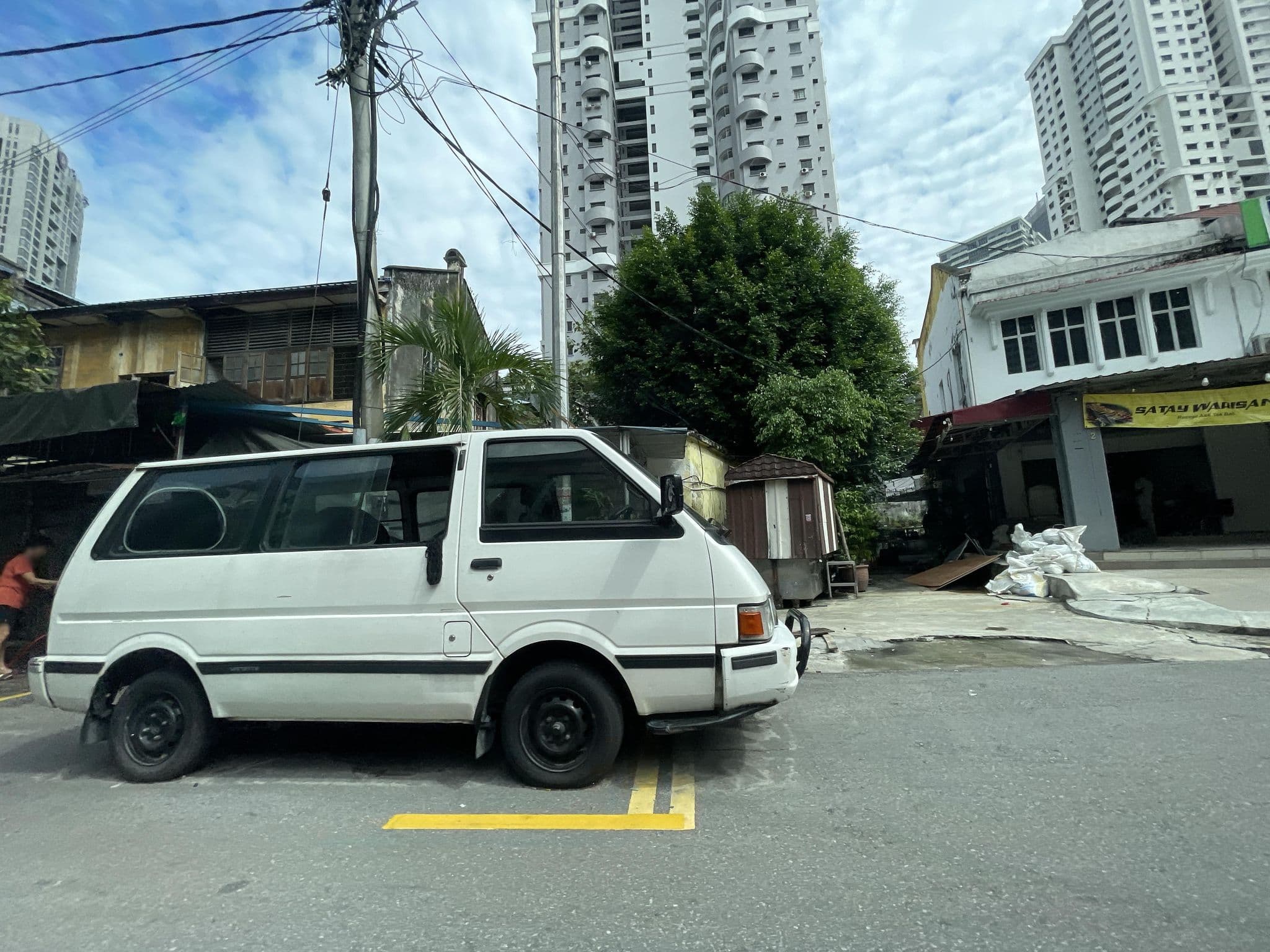 Street view near President Suite Tropical Guesthouse, Bukit Bintang — © filipb (CC BY-SA · Mapillary)