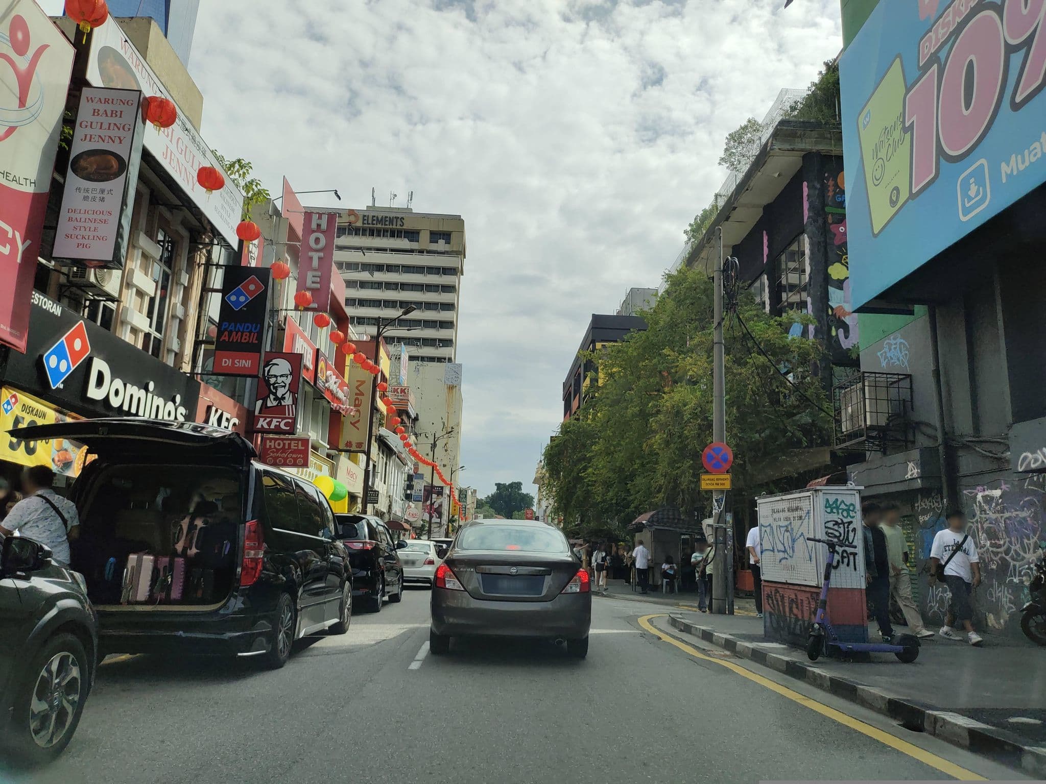 Street view near Hotel Allexsis Chinatown, Bukit Bintang — © zh9567 (CC BY-SA · Mapillary)