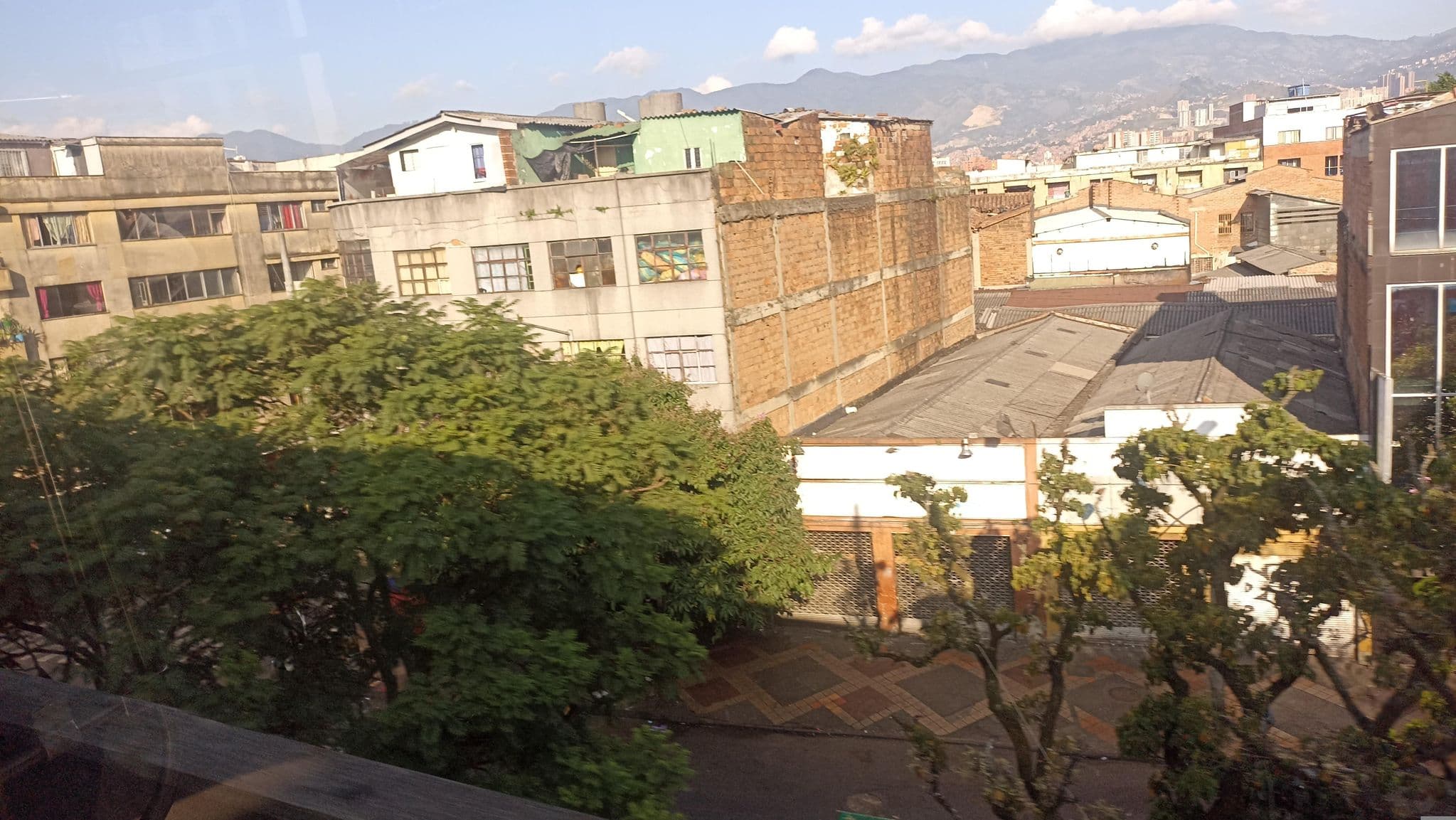 Street view near Hotel El Colombiano, Medellín — © ljtoro (CC BY-SA · Mapillary)