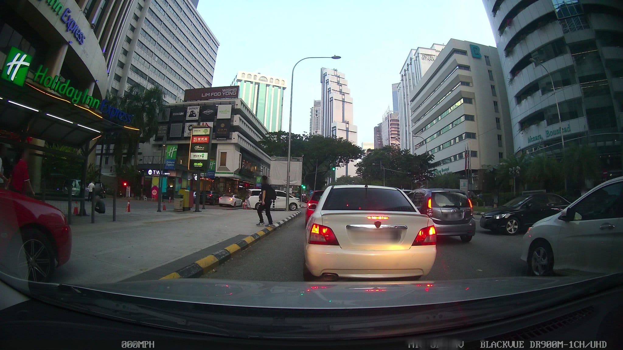 Street view near Kuarza Room Istana Hotel, Bukit Bintang — © kaart_3 (CC BY-SA · Mapillary)