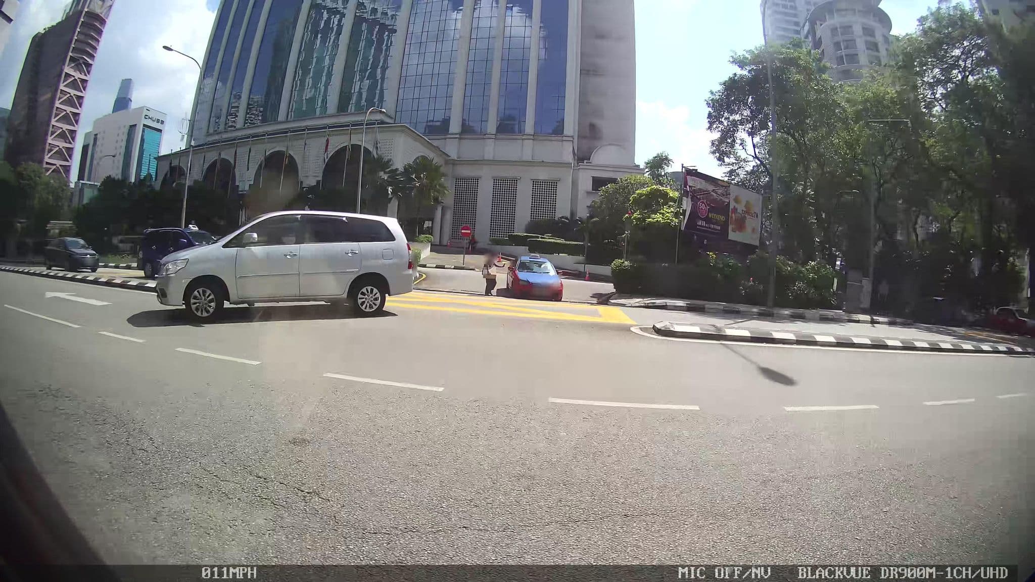 Street view near Rooftoppool parkroyal, Bukit Bintang — © kaart_3 (CC BY-SA · Mapillary)