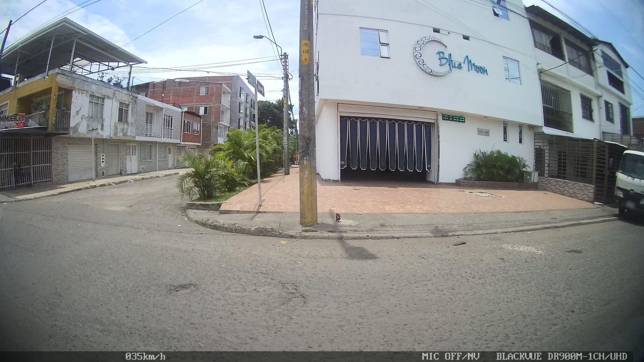 Street view near Blue moon, Cali — © kaart_2 (CC BY-SA · Mapillary)