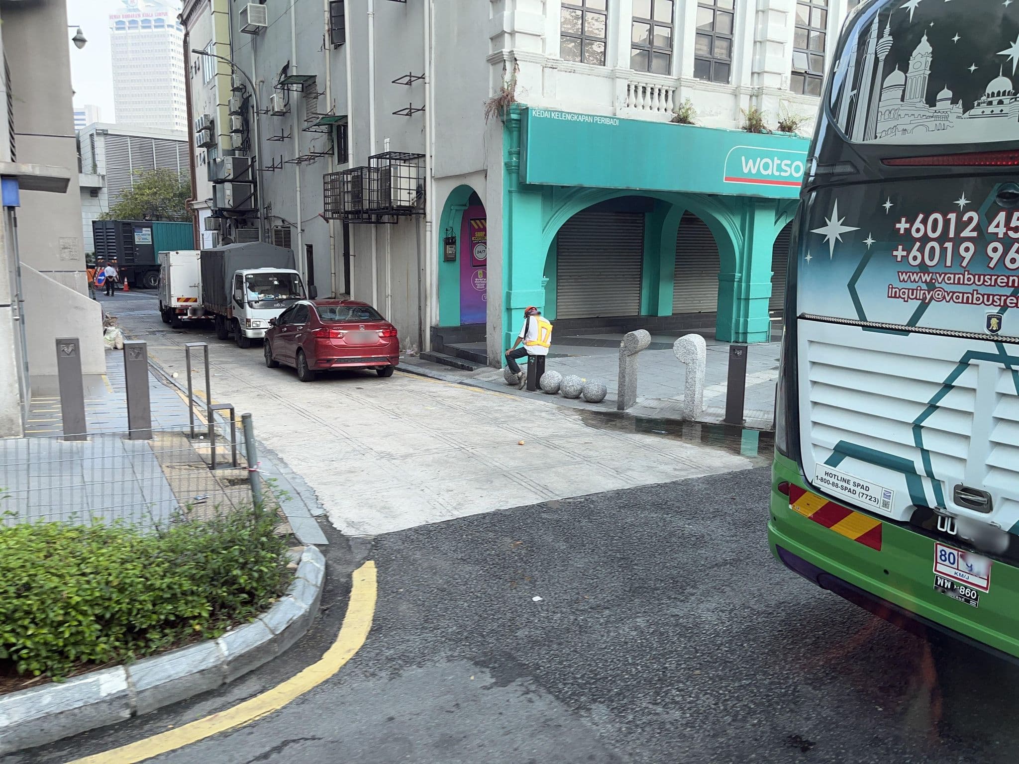 Street view near COSMO Hotel Kuala Lumpur, Kuala Lumpur — © DriveWithHoang (CC BY-SA · Mapillary)
