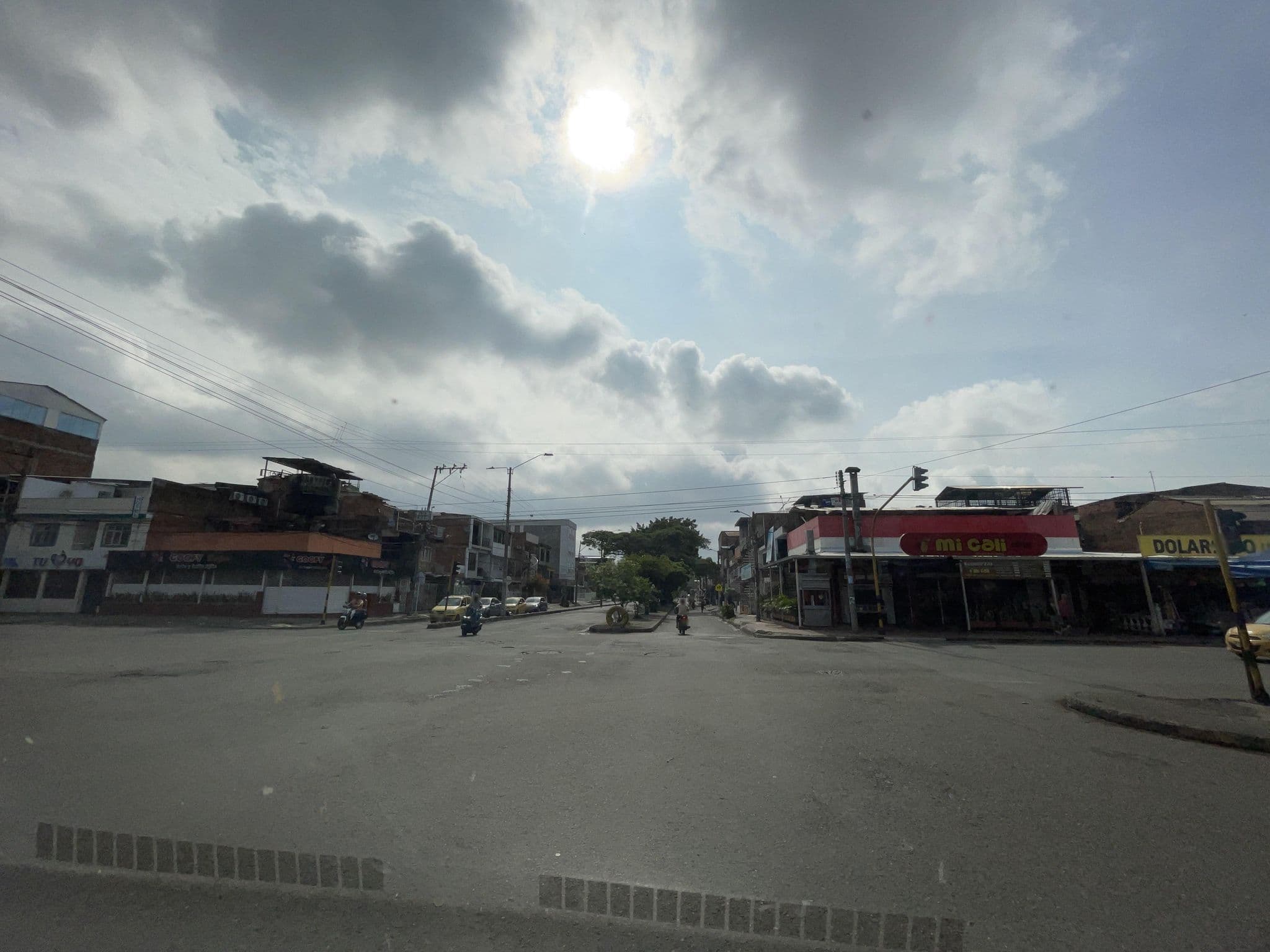 Street view near Tu y yo, Cali