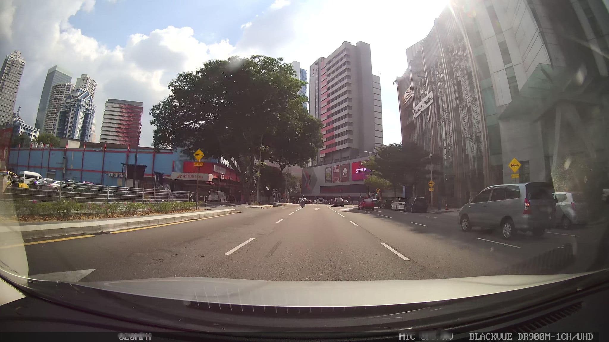 Street view near Living Hall, Kampung Baru — © kaart_3 (CC BY-SA · Mapillary)