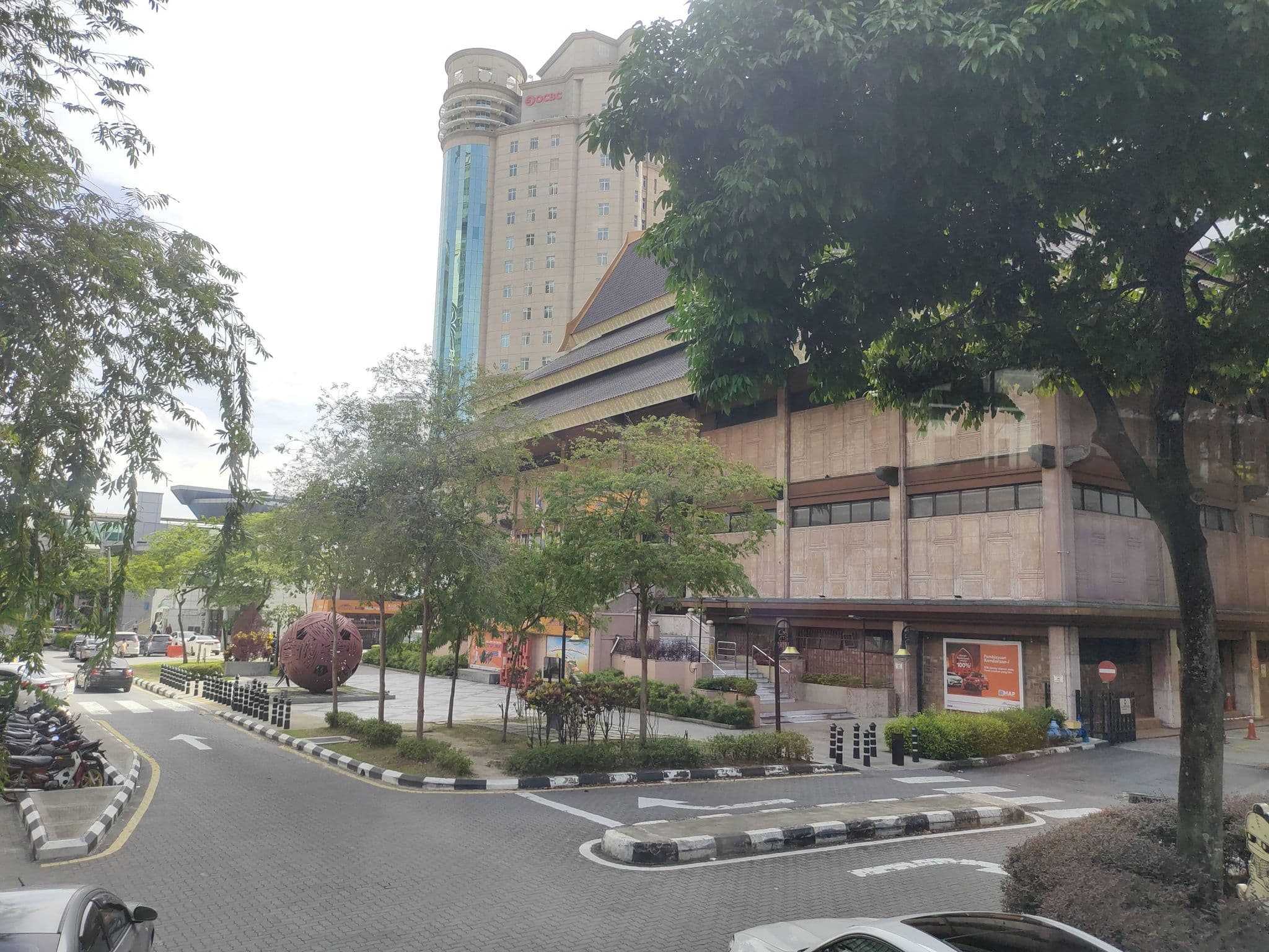 Street view near Everest Hotel, Bukit Bintang — © zh9567 (CC BY-SA · Mapillary)