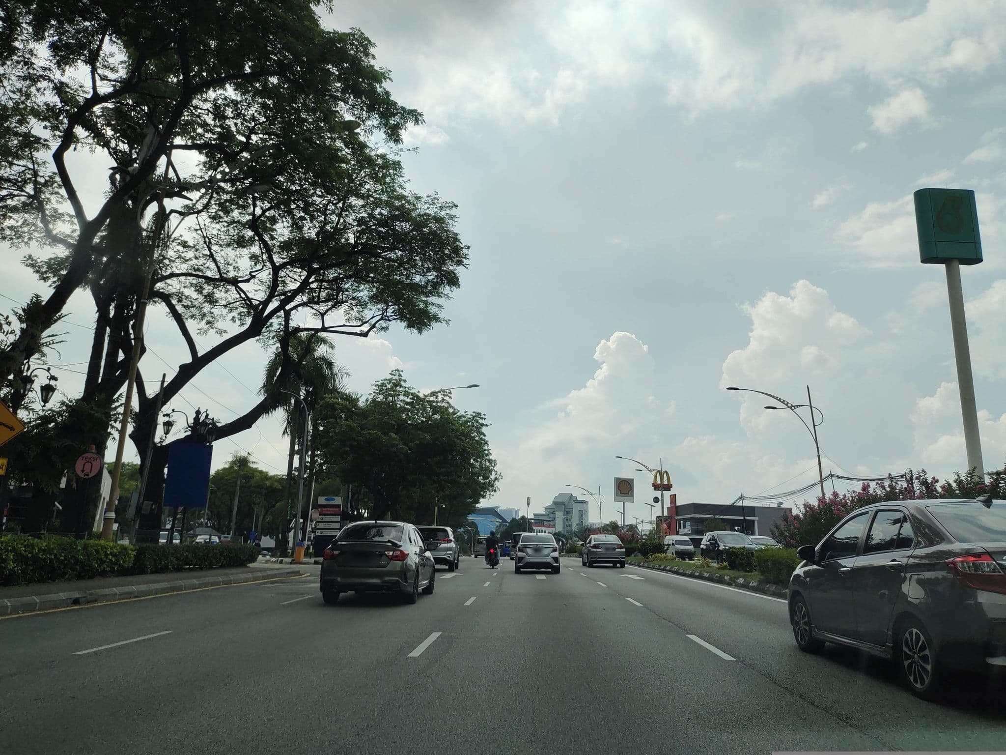 Street view near Room 902 Hotel Putra KL, Kampung Baru — © zh9567 (CC BY-SA · Mapillary)