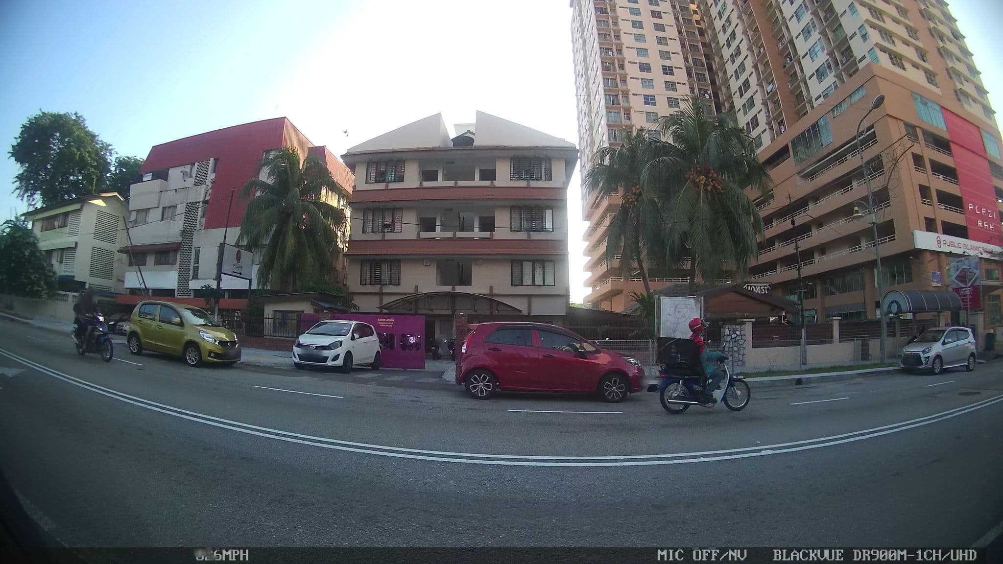 Street view near Hotel Sarano, Kampung Baru — © kaart_3 (CC BY-SA · Mapillary)
