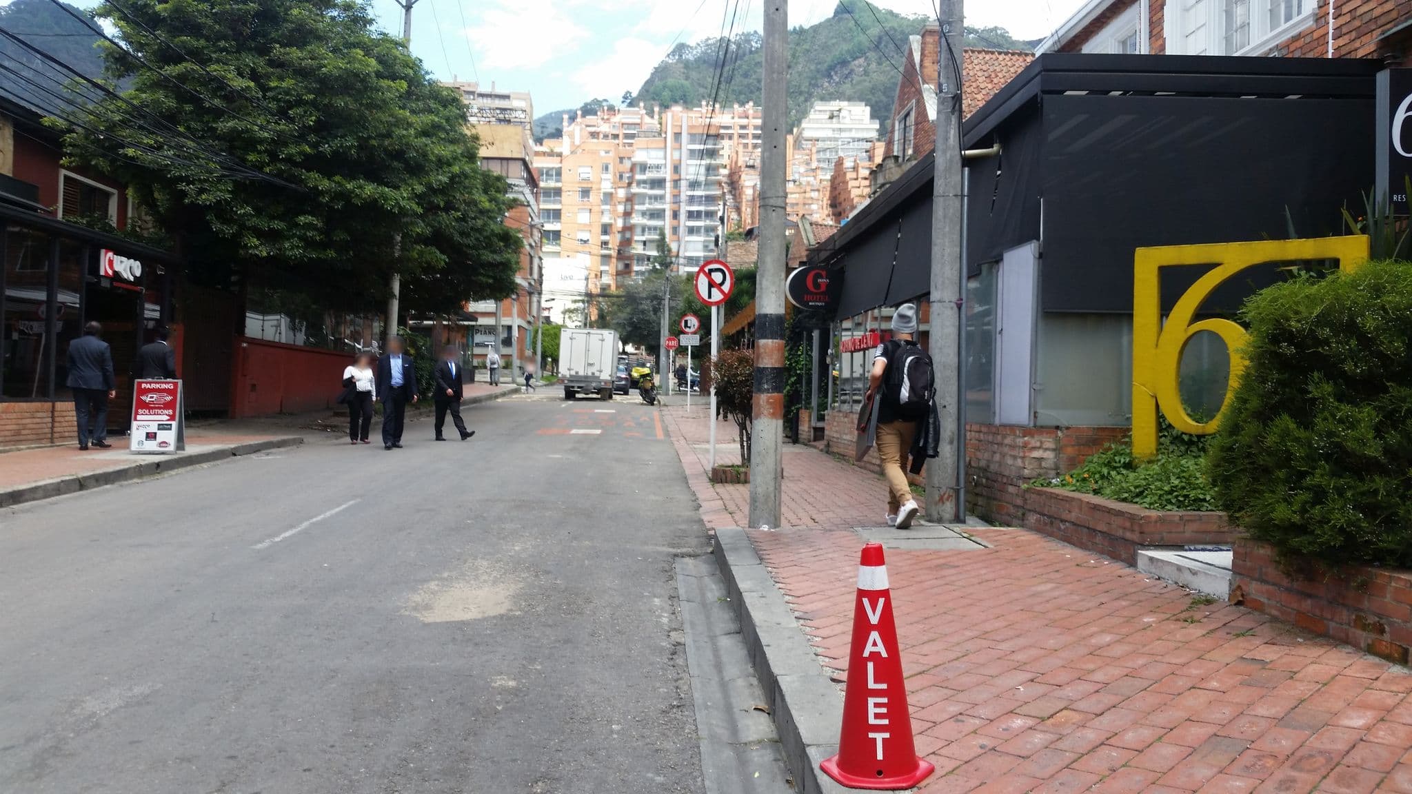 Street view near Zona G Hotel Boutique, Barrio San Luis — © ejegg (CC BY-SA · Mapillary)
