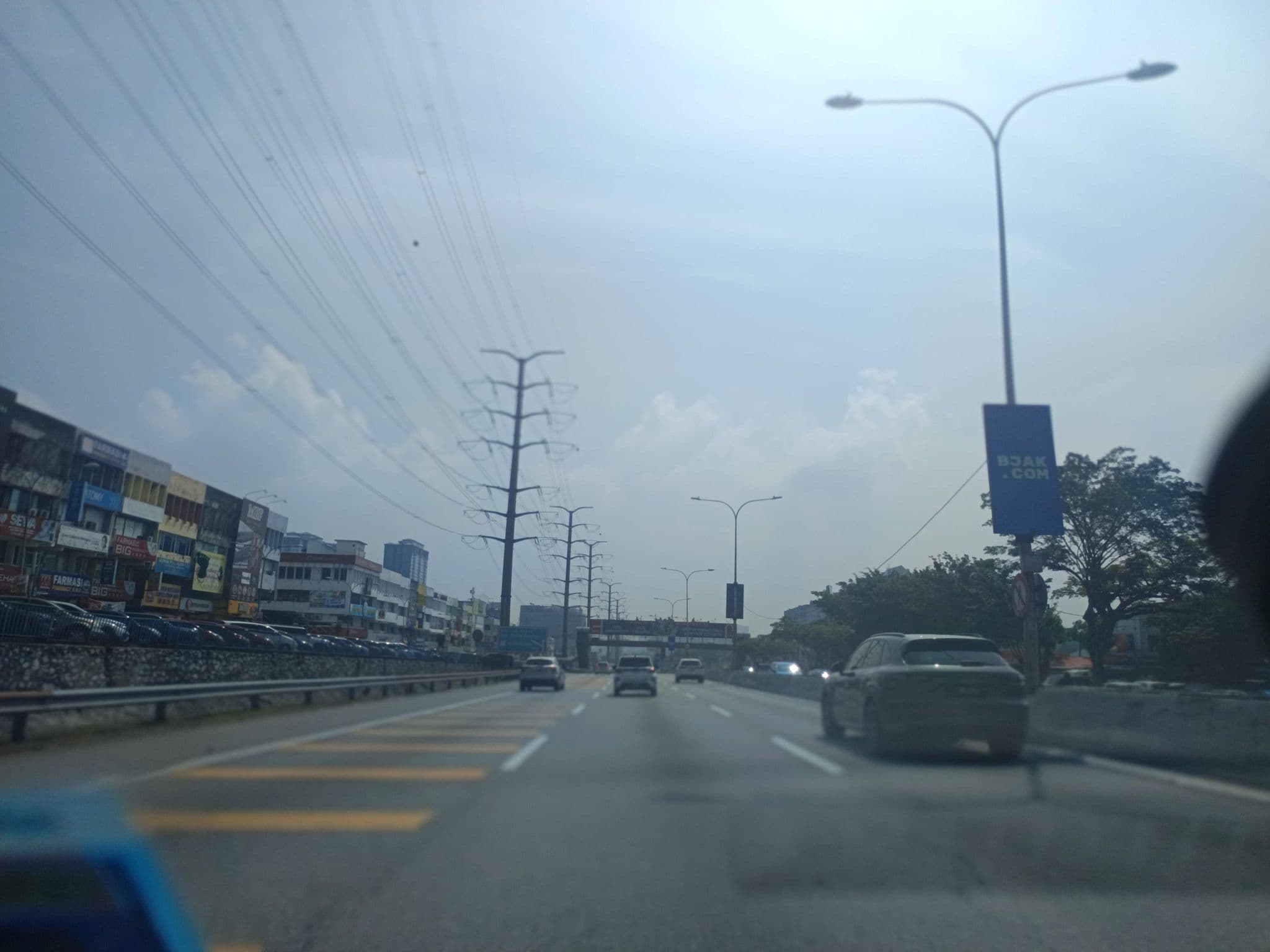 Street view near I Motel, Alam Damai — © YikQin (CC BY-SA · Mapillary)