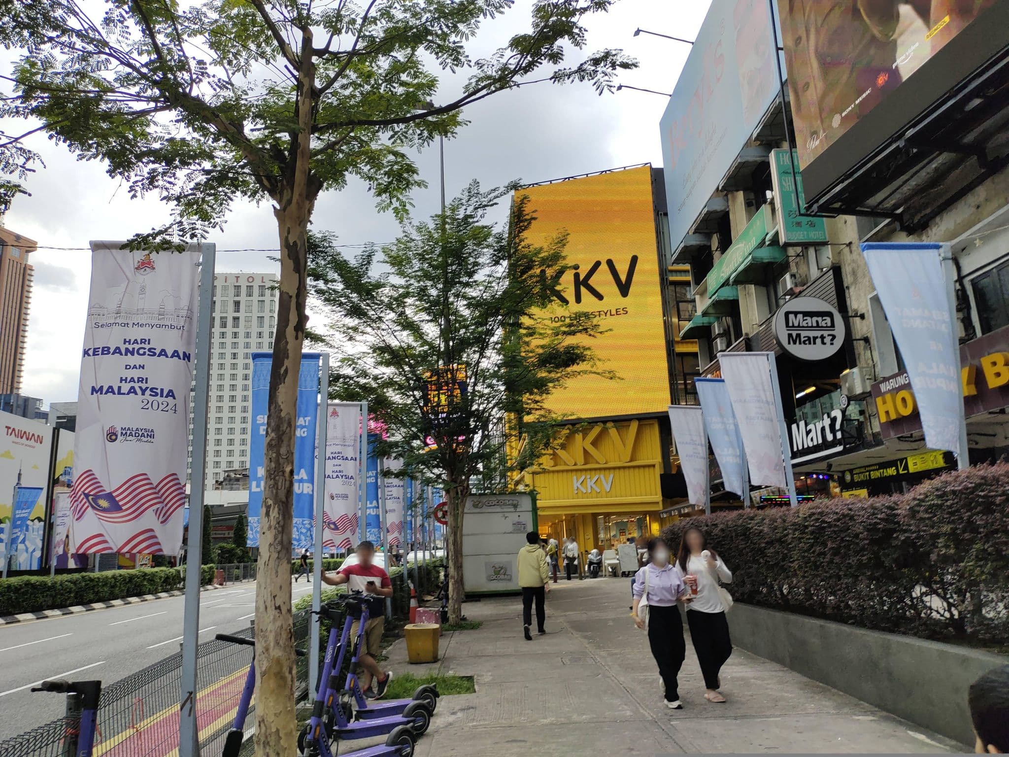 Street view near Paradiso, Bukit Bintang — © zh9567 (CC BY-SA · Mapillary)