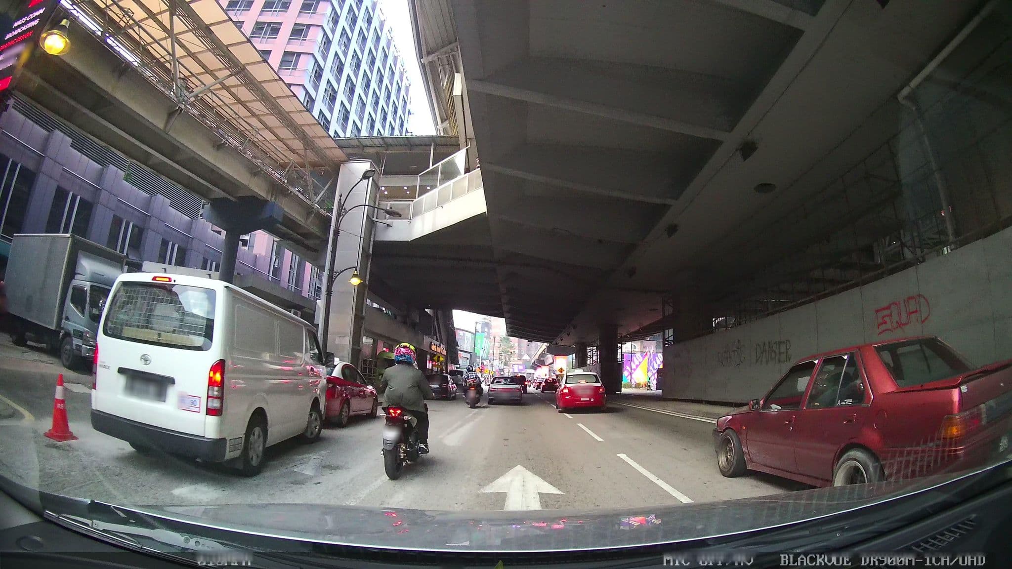 Street view near Hotel Royal Kuala Lumpur, Bukit Bintang — © kaart_3 (CC BY-SA · Mapillary)