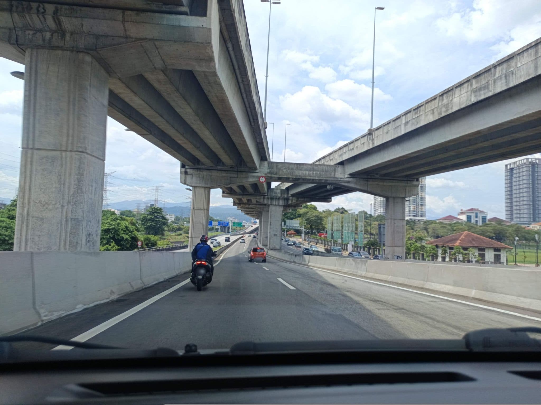 Street view near Hostel Nr Hayati, Taman Ikan Emas — © YikQin (CC BY-SA · Mapillary)