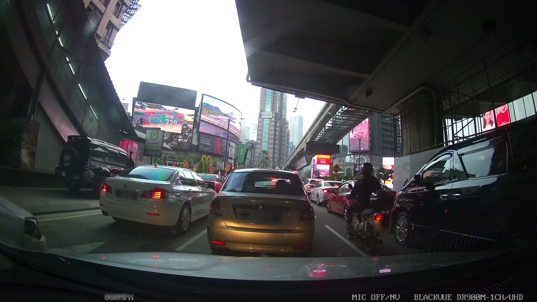 Street view near Paradisco, Bukit Bintang — © kaart_3 (CC BY-SA · Mapillary)