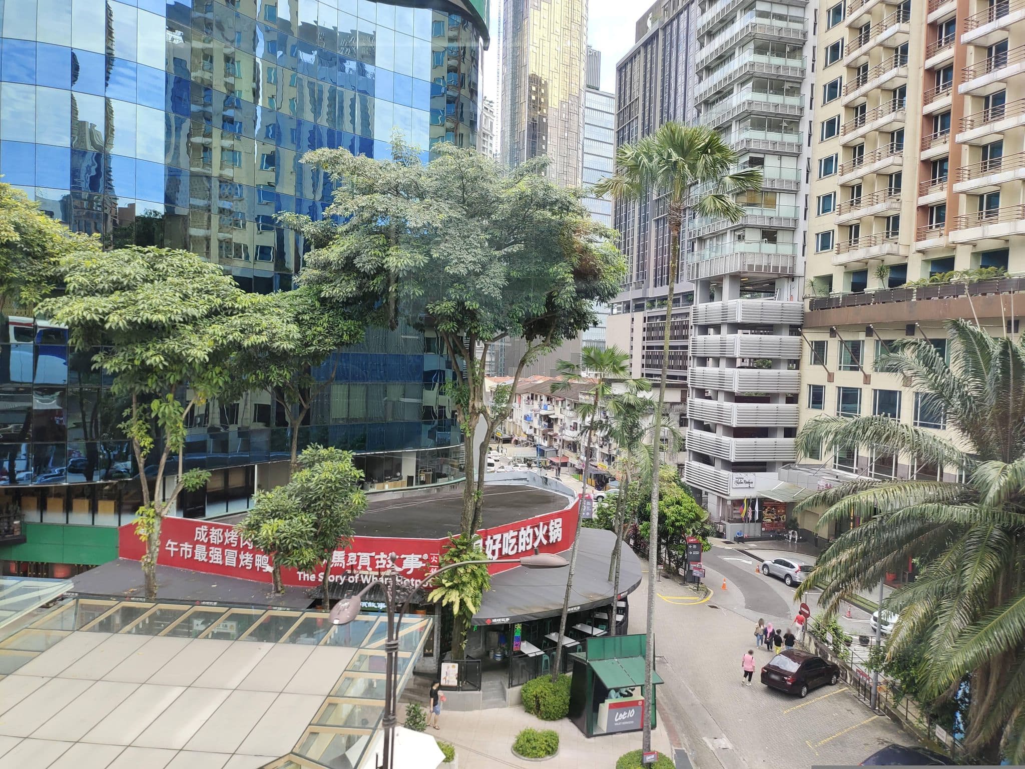 Street view near Hotel Royal Kuala Lumpur, Bukit Bintang — © zh9567 (CC BY-SA · Mapillary)